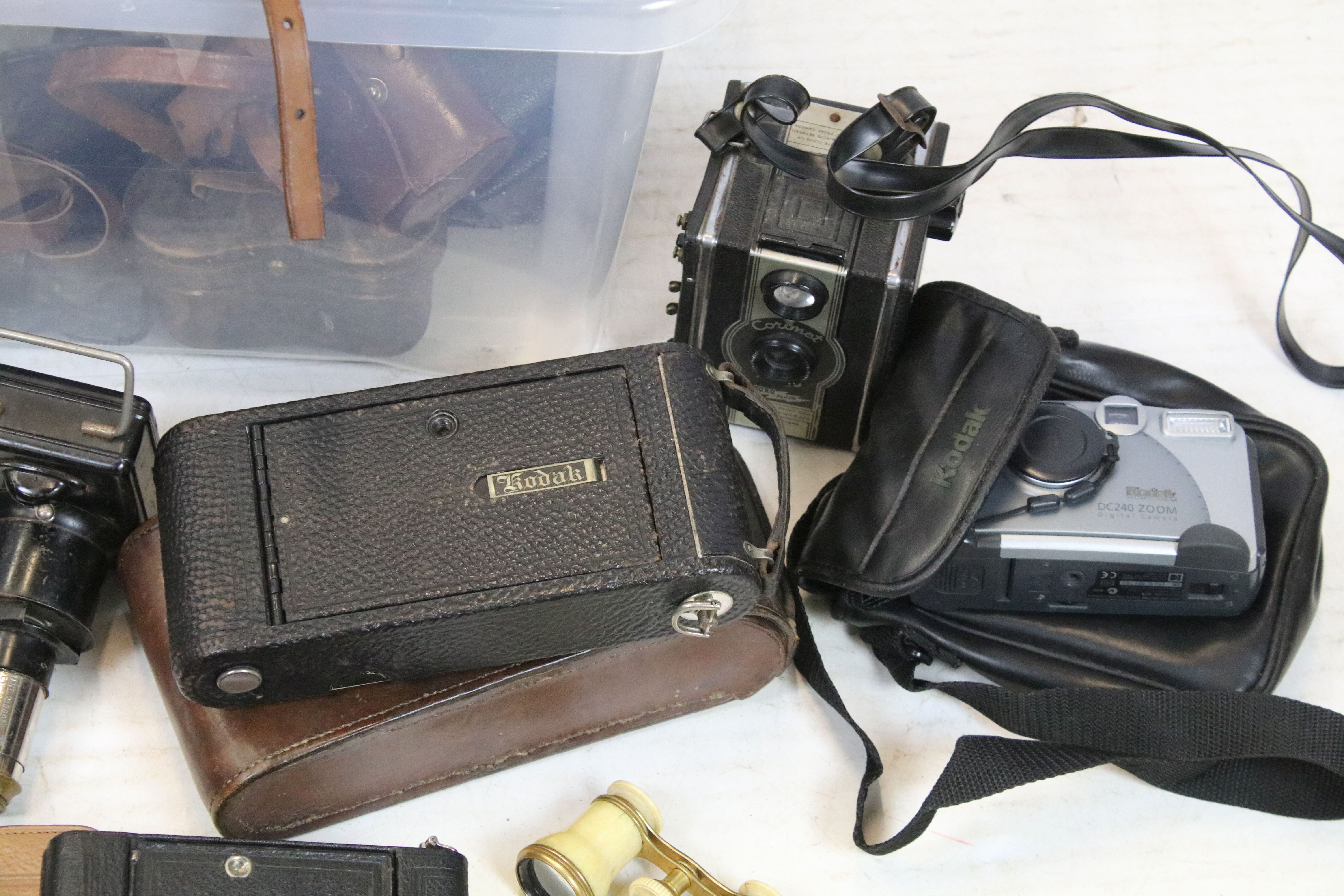 Photographic Equipment - A collection of cameras & accessories to include Agfa, Folding Brownie - Image 4 of 7