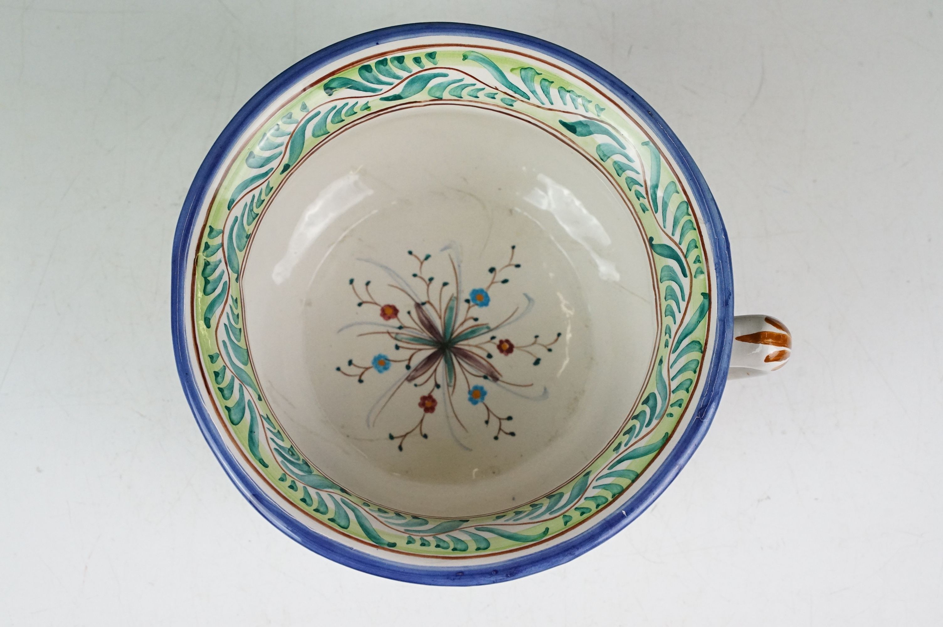 Portuguese ceramic chamber pot decorated with birds perched upon flowering branches (hand - Image 7 of 16
