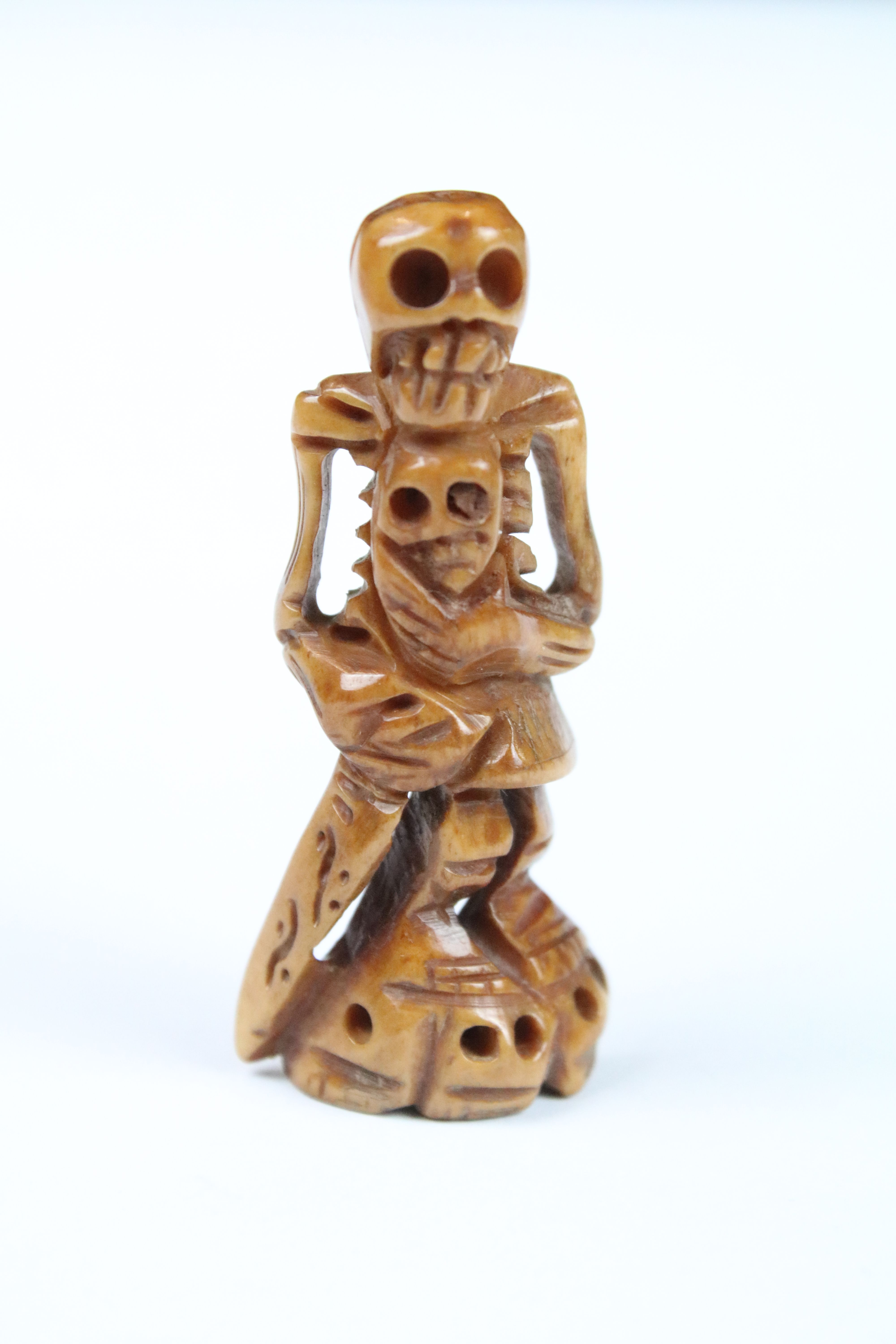 Two carved Netsuke in the the form of skeletal figures. - Image 4 of 5