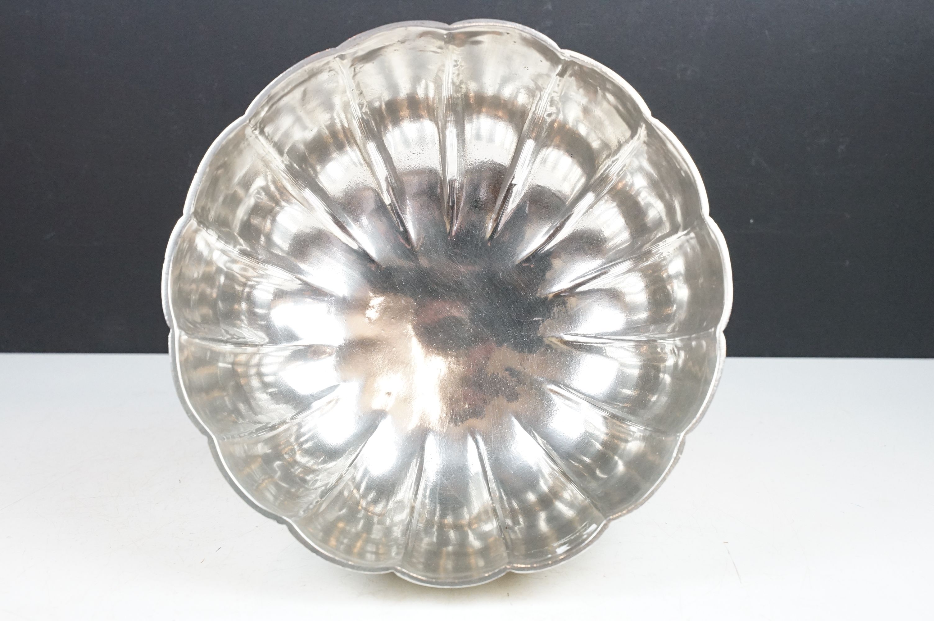 Polished pewter centrepiece bowl designed by famous Italian interior designer Giovanni Parini ( - Image 3 of 8