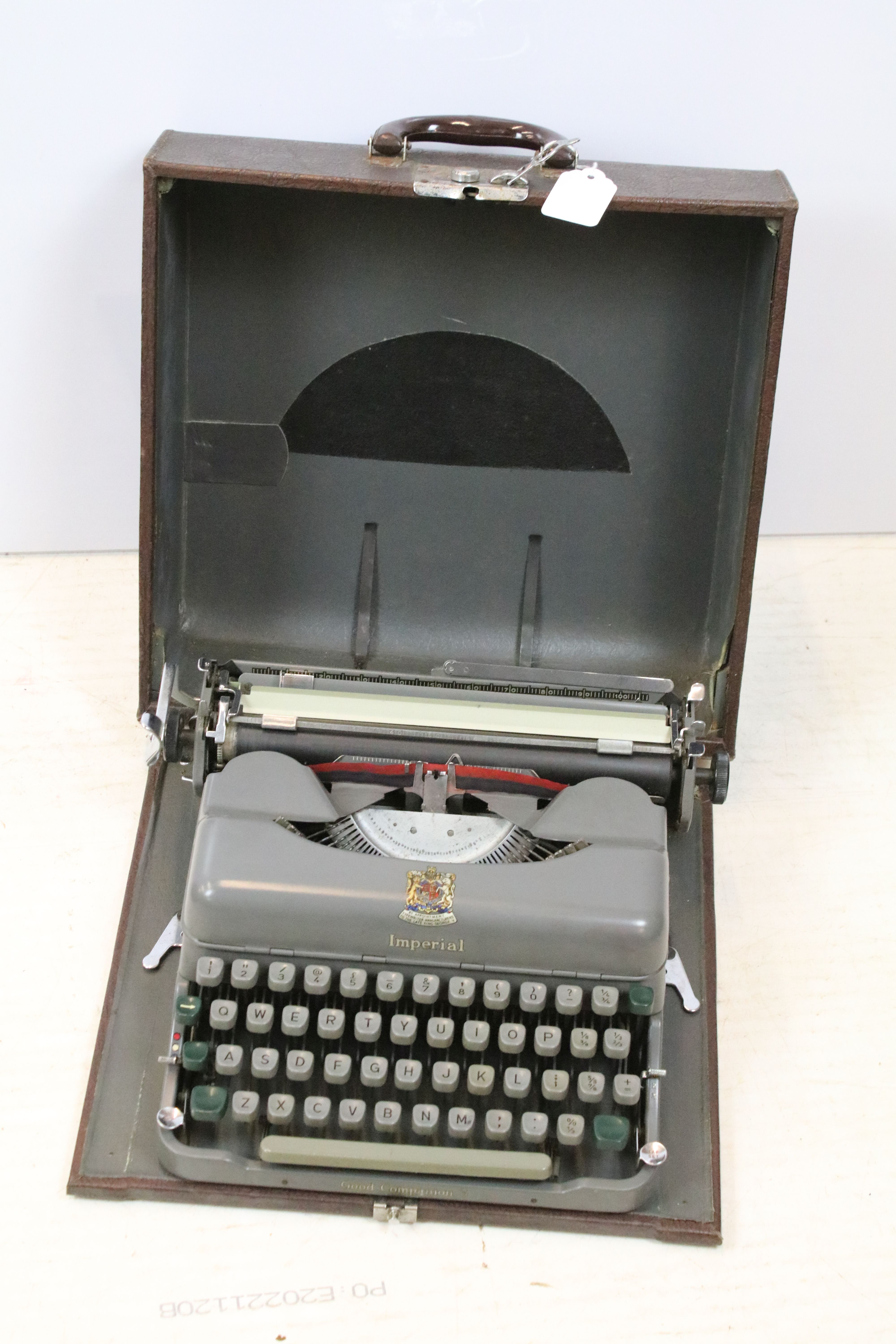 Two cased Imperial typewriters - Image 4 of 5