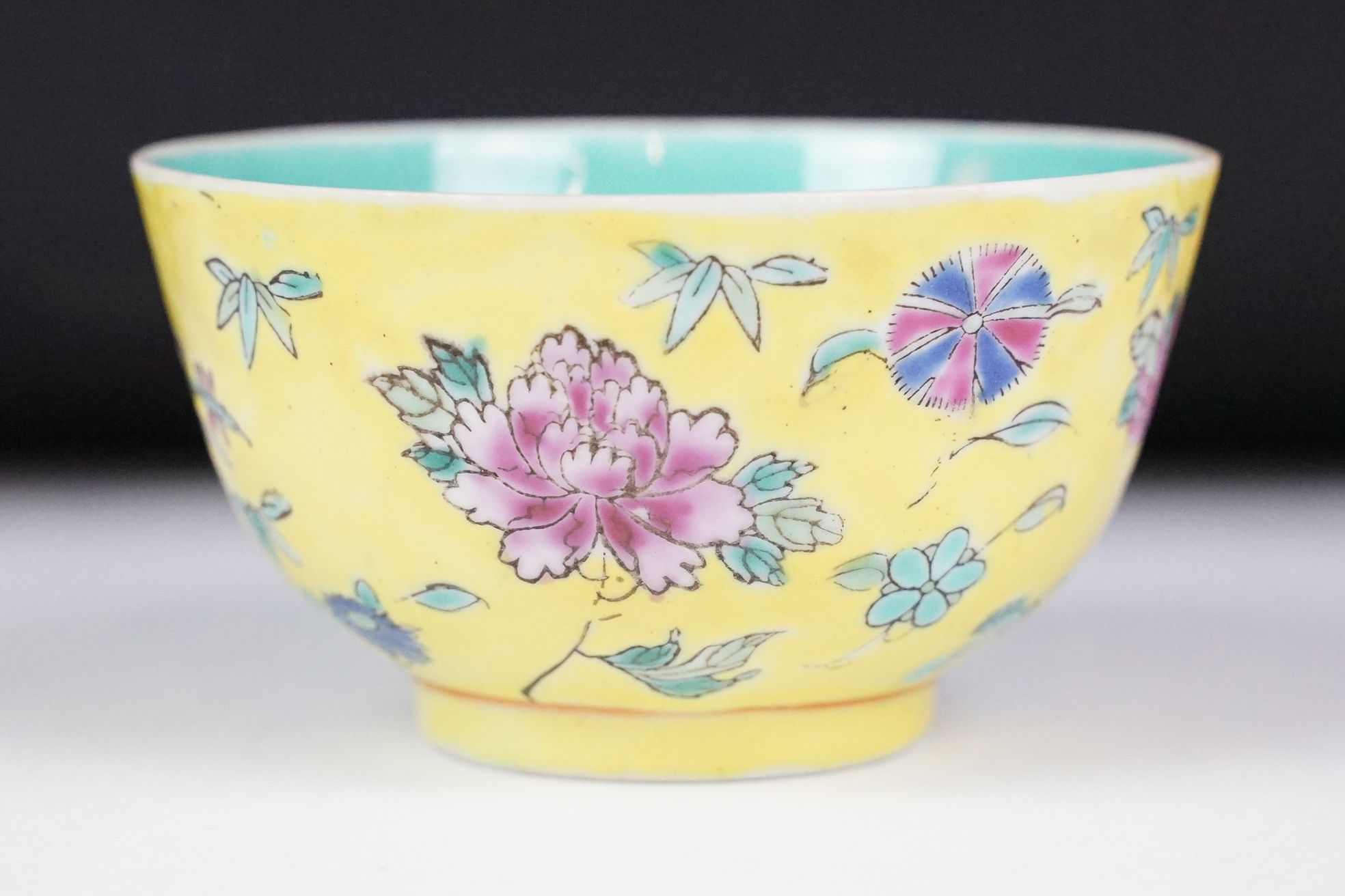 Group of Chinese collectables to include a Famille Jaune bowl with floral decoration (9.5cm - Image 2 of 11