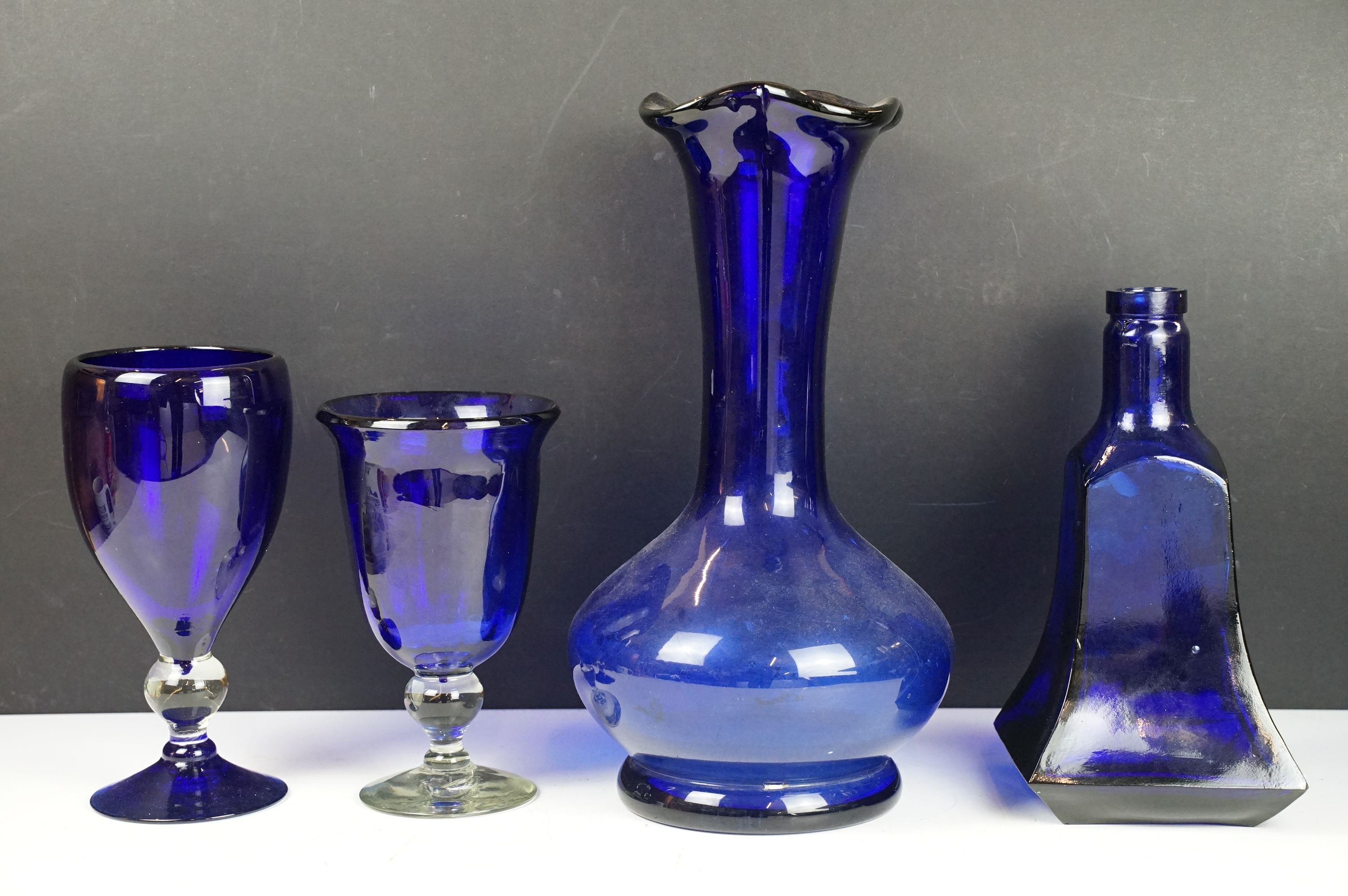 Collection of blue glassware to include Murano and Bristol blue examples, featuring vases, - Image 5 of 5