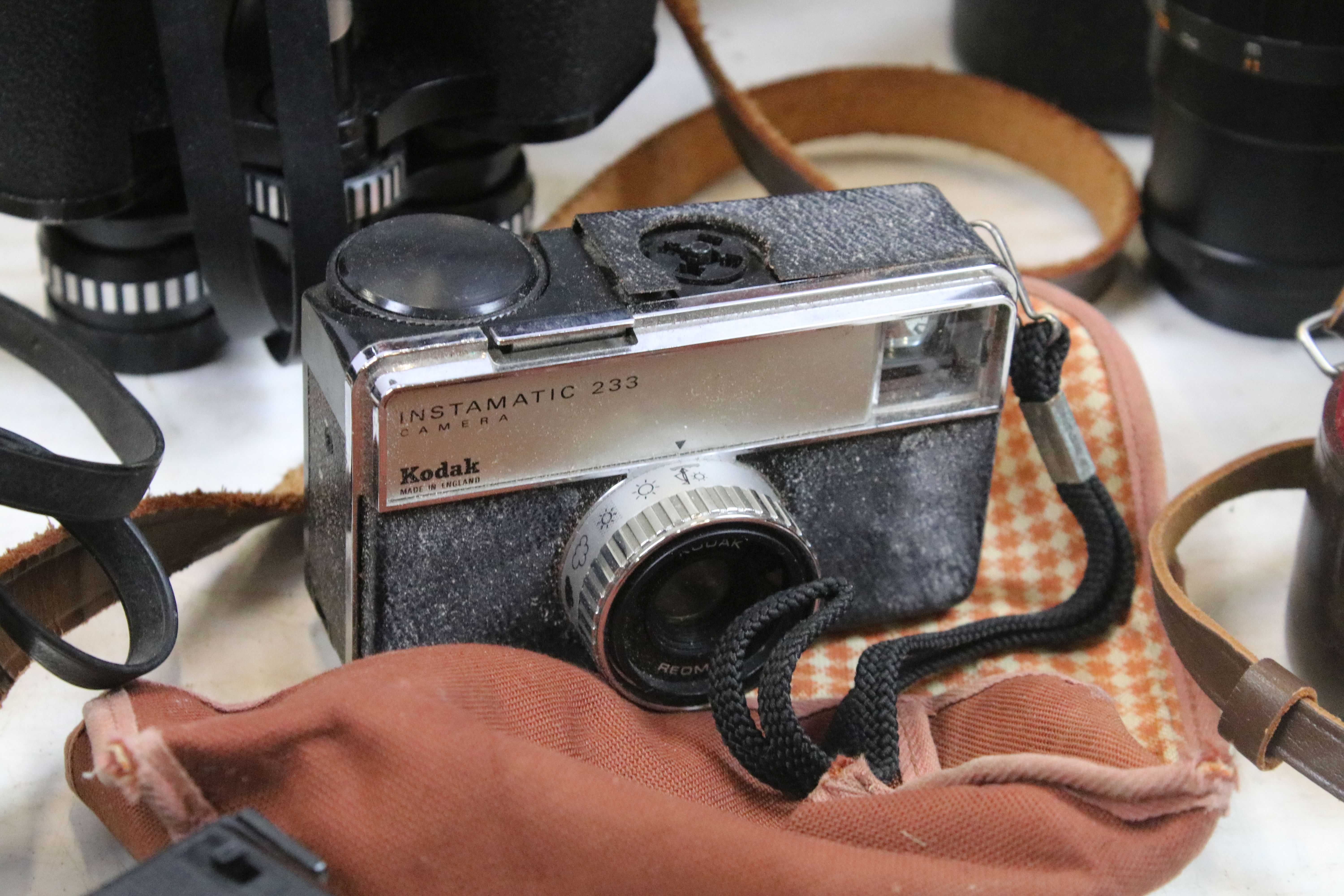 Collection of cameras, lenses & binoculars within a leather case, the lot featuring Olympus FTL ( - Image 4 of 6
