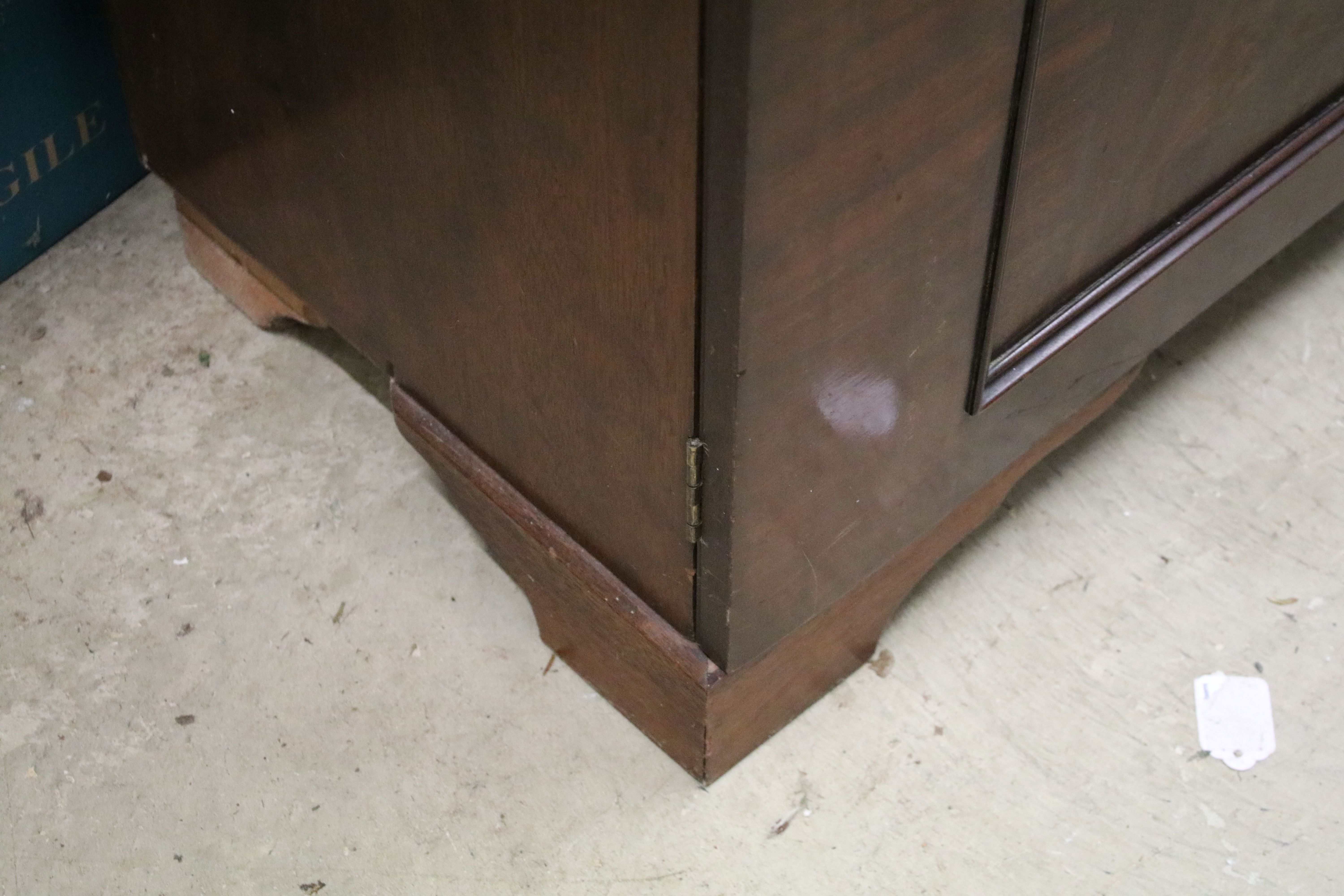 Early 20th century mahogany breakfront bookcase, the upper section with dentil moulding above - Image 12 of 12