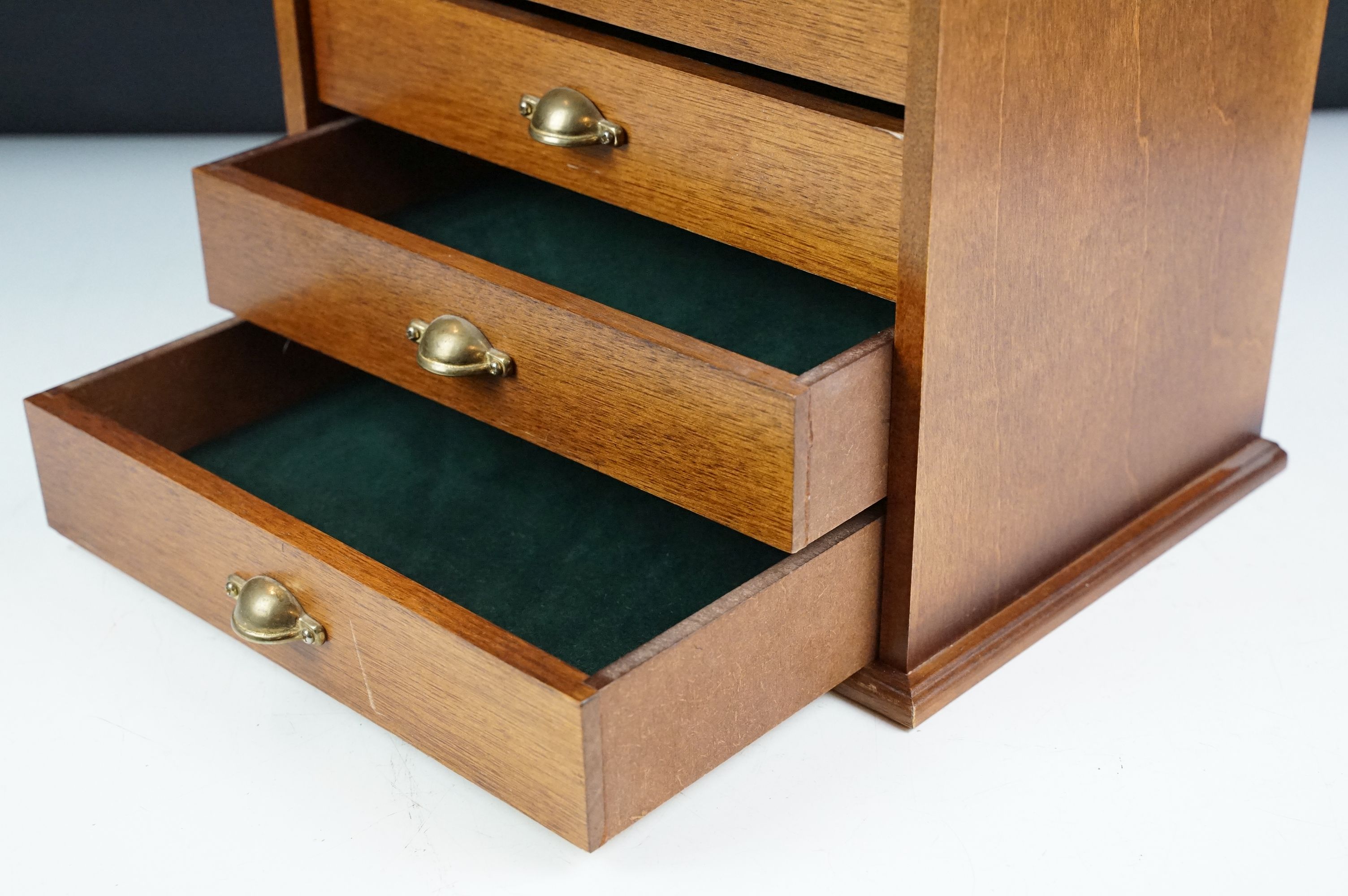 Wooden tabletop collectors cabinet, the six drawers with lined interiors and brass handles, approx - Image 3 of 5