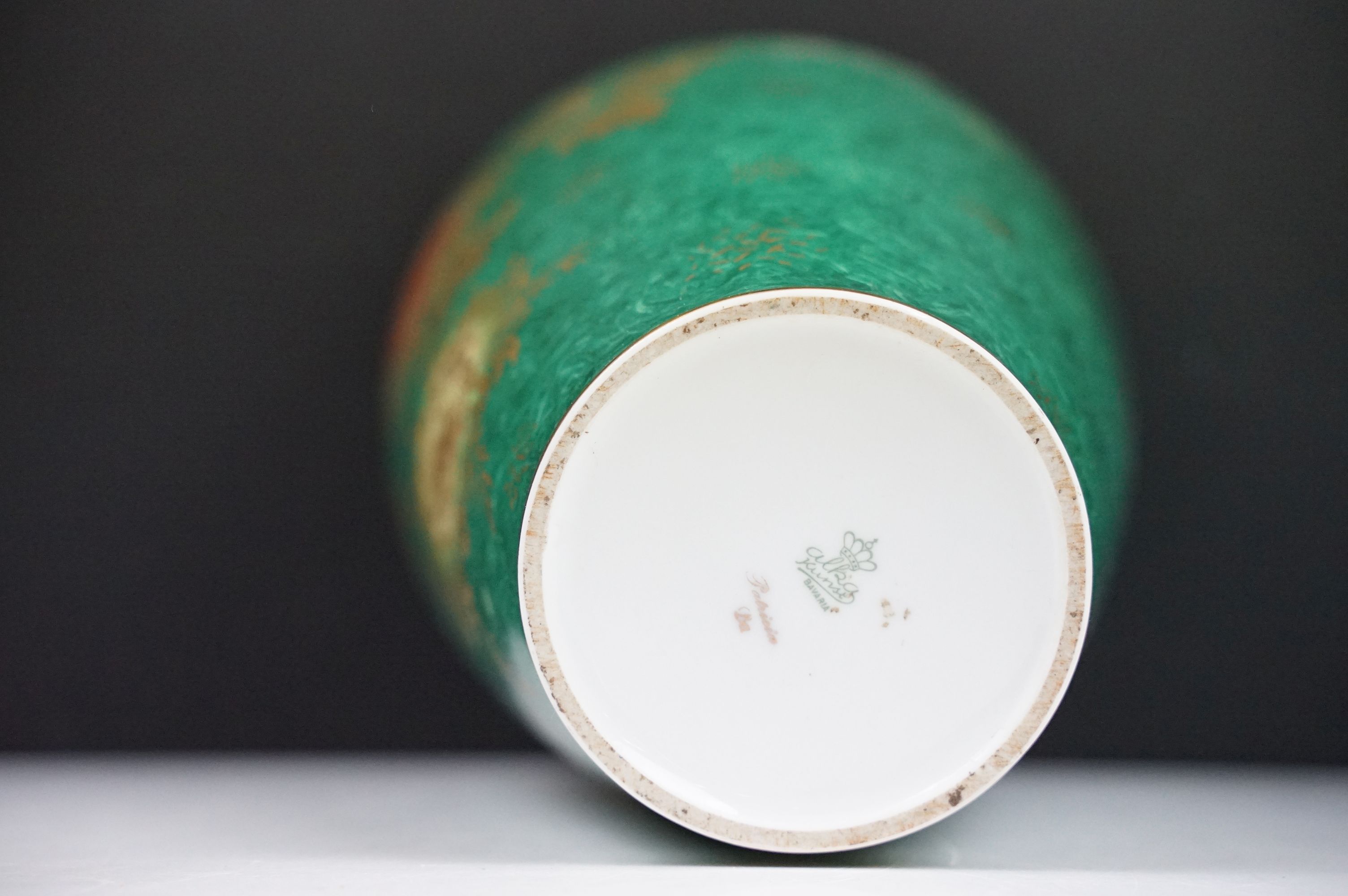Group of mixed ceramics to include a 19th century footed bowl with silver plated rim, green ground - Image 10 of 12