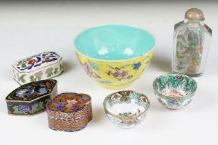 Group of Chinese collectables to include a Famille Jaune bowl with floral decoration (9.5cm