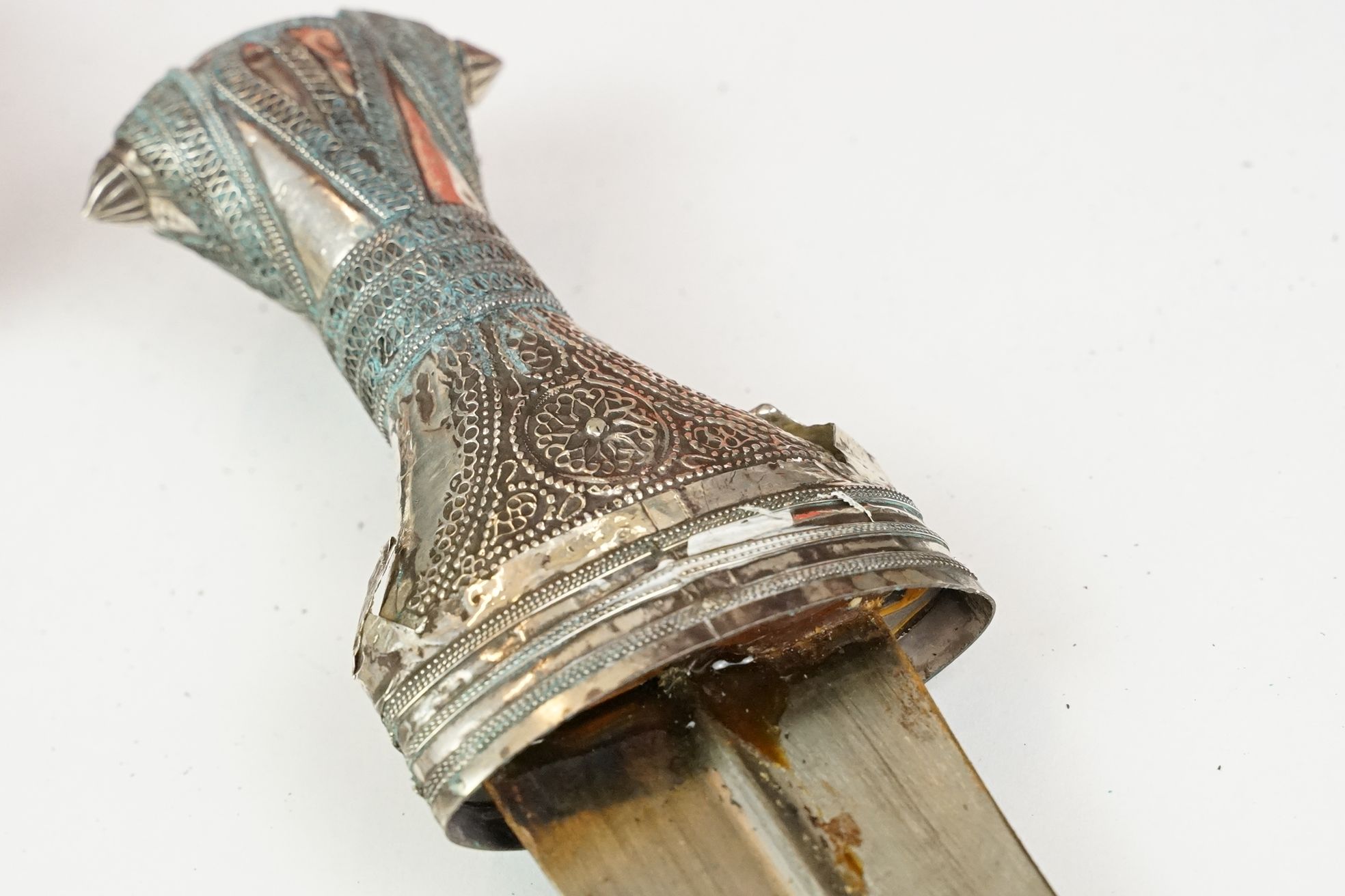 A late 19th / early 20th century Yemin silver mounted over leather sheath Jambiya. - Image 6 of 9