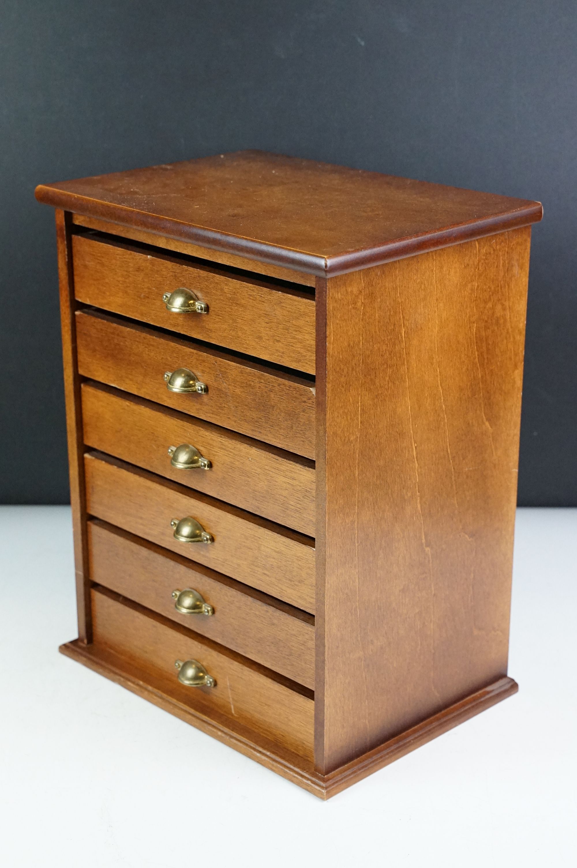 Wooden tabletop collectors cabinet, the six drawers with lined interiors and brass handles, approx - Image 2 of 5