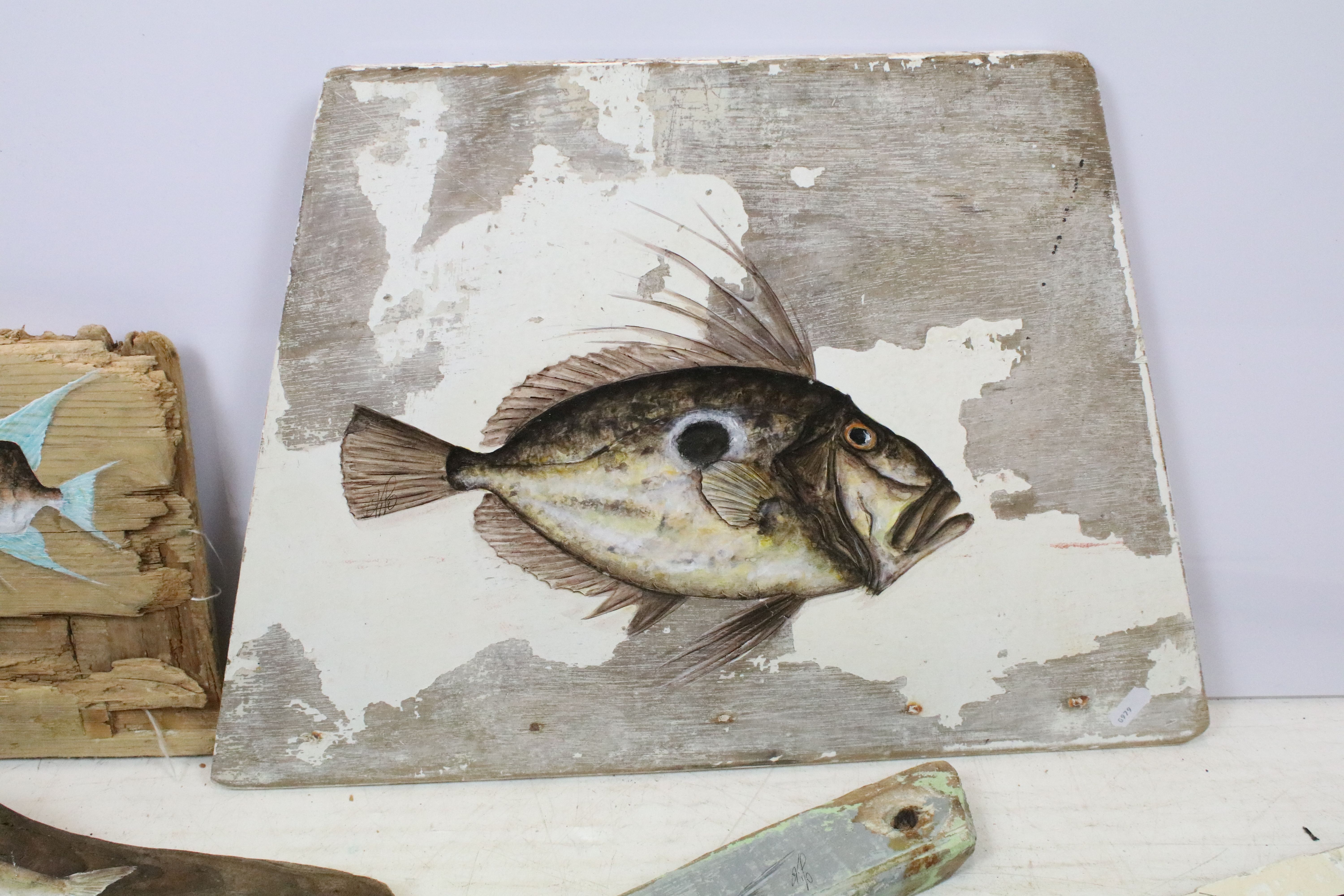 Five oil paintings of fish on wood, to include a painting of a trout on driftwood (driftwood - Image 4 of 5