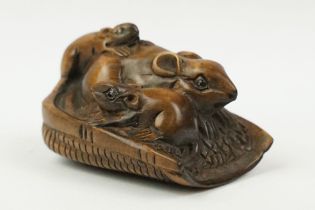 Netsuke with rat and babbies, signed