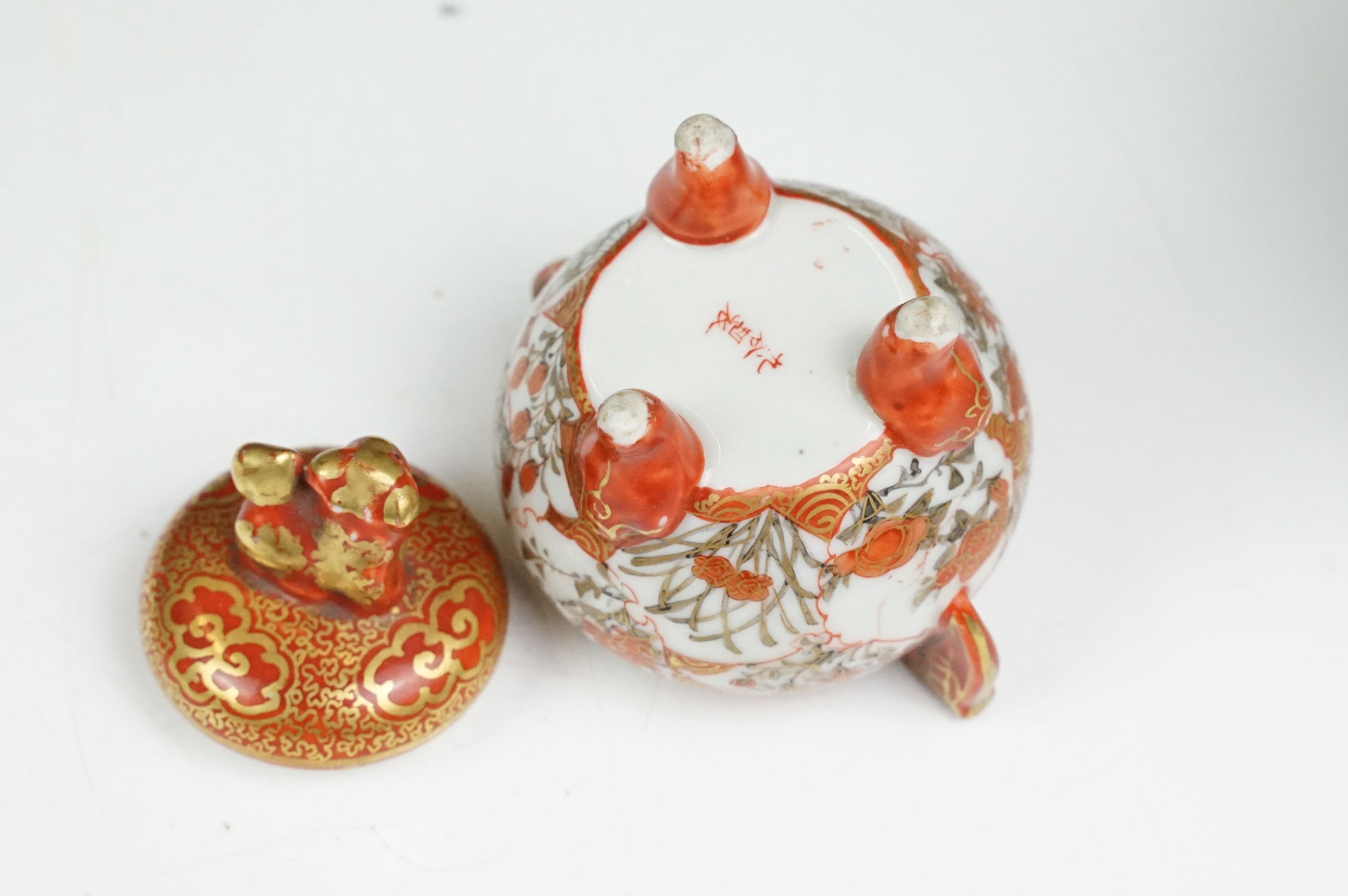 Group of Japanese ceramics, seven pieces, to include a Satsuma twin-handled vase with figural - Image 12 of 17