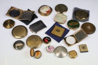 A collection of mainly vintage powder compacts to include silver and Stratton examples.