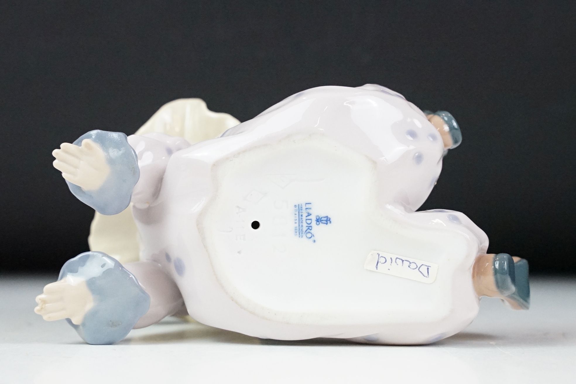 Boxed Lladro ' Pequeno Pierrot Cansado / Tired Friend ' porcelain figure, no. 05812 - Image 6 of 7