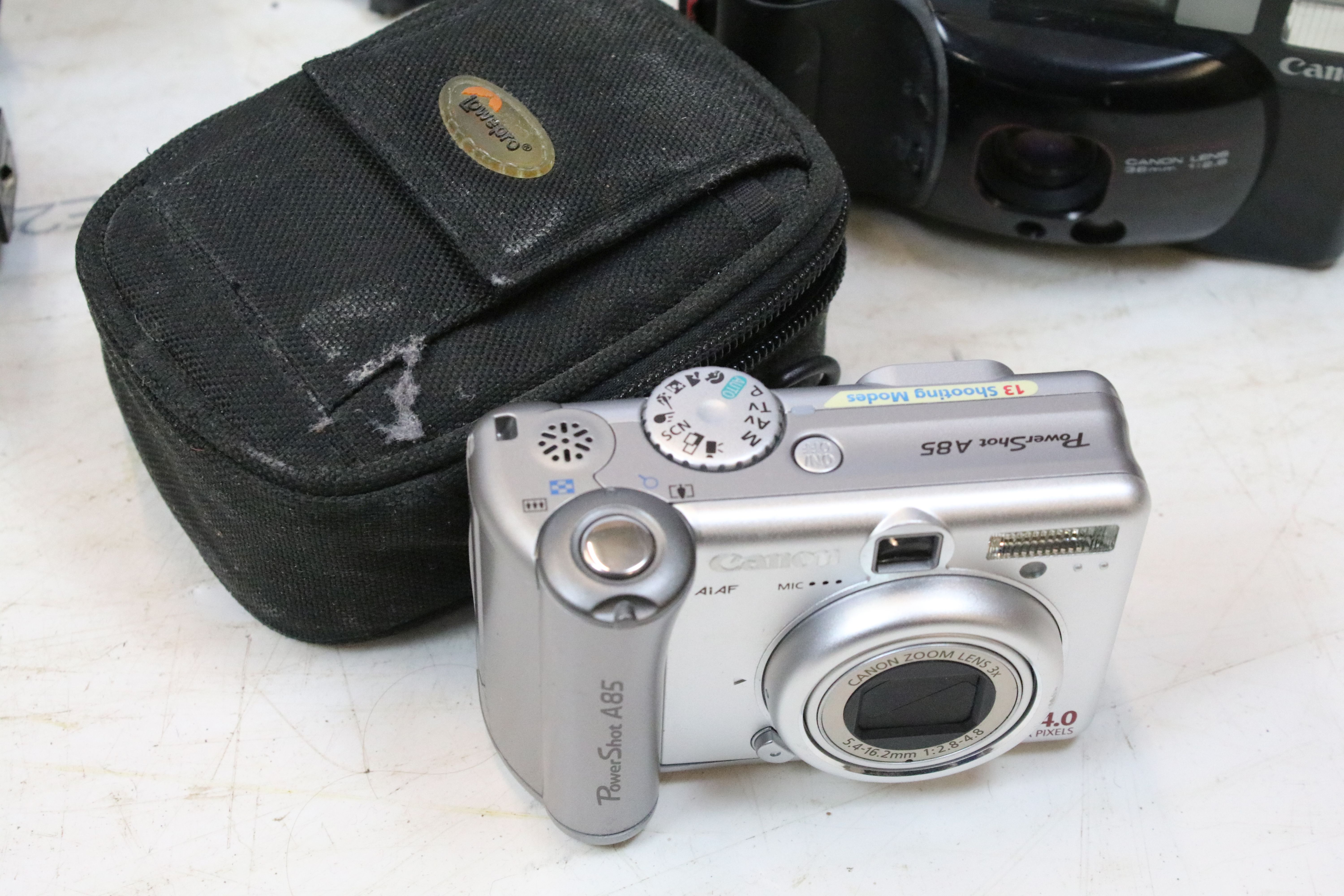 Collection of cameras, to include: Kodak Instamatic 200, Werra Carl Zeiss Jena, Canon 38mm, Wray - Image 2 of 10