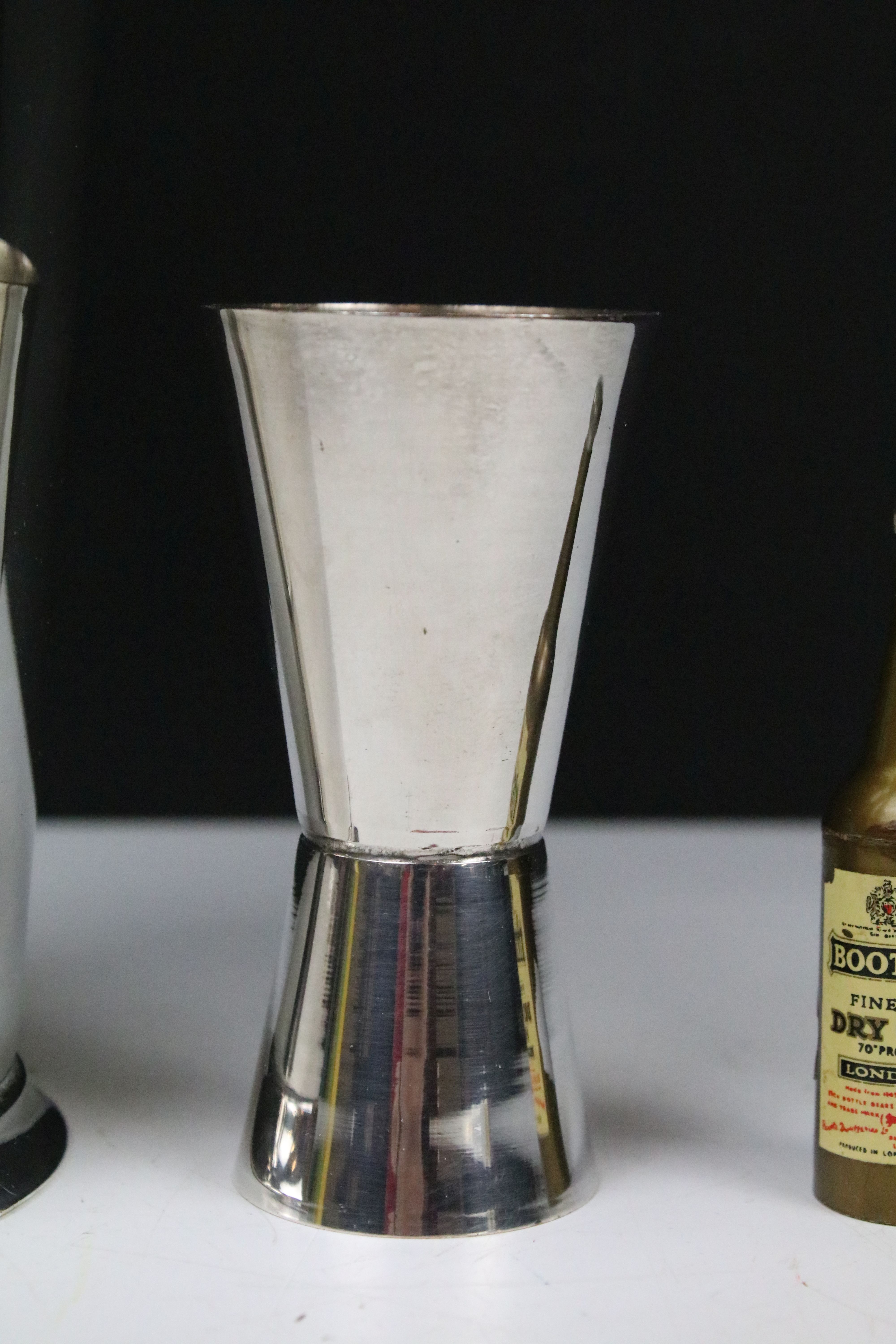 An early to mid 20th century silver plated cocktail shaker together with measuring cup and a set - Image 5 of 7