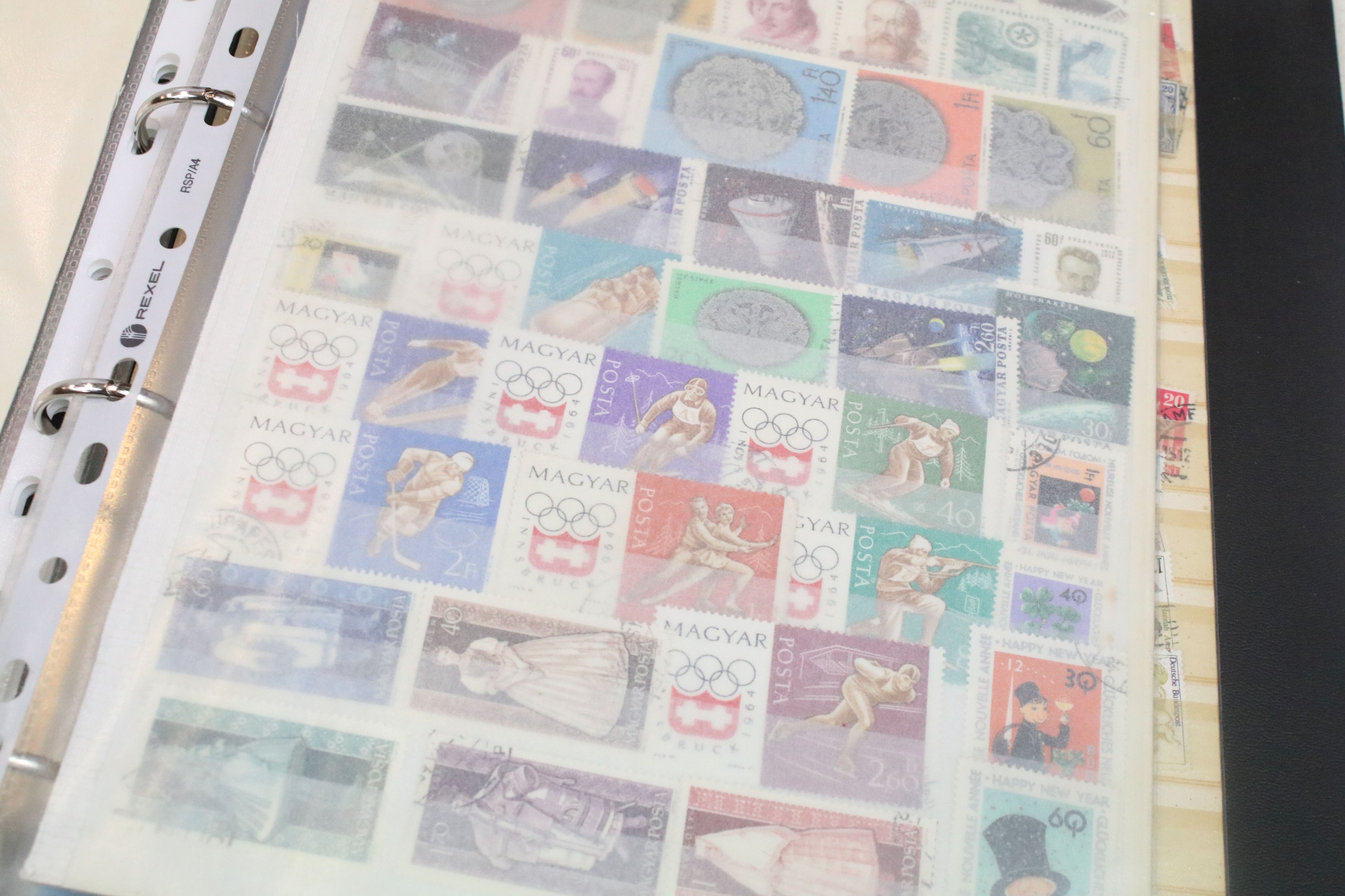 A large collection of mixed stamps to include British and world examples within seventeen albums - Image 11 of 15