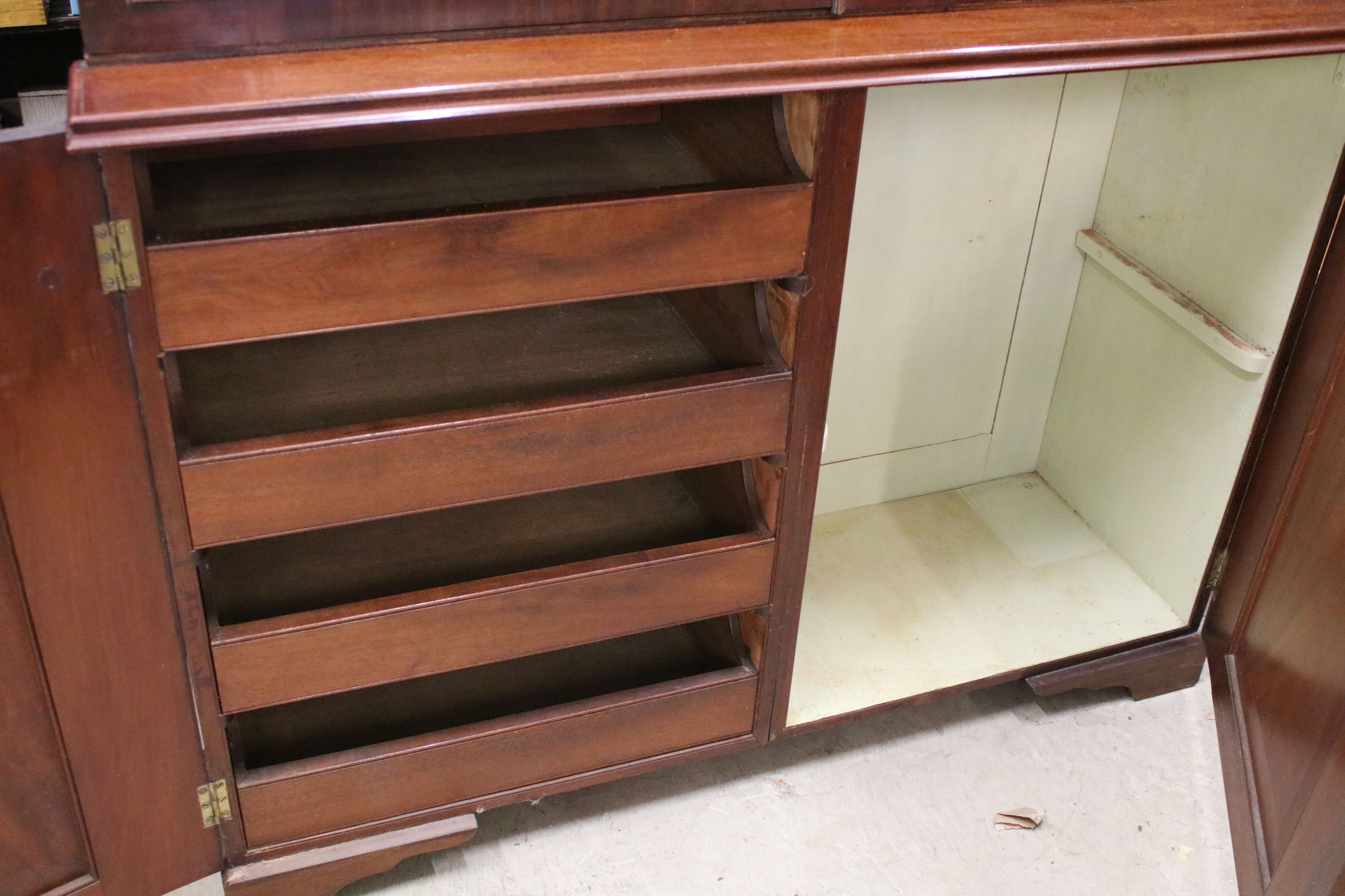 Early 20th century mahogany breakfront bookcase, the upper section with dentil moulding above - Image 7 of 12