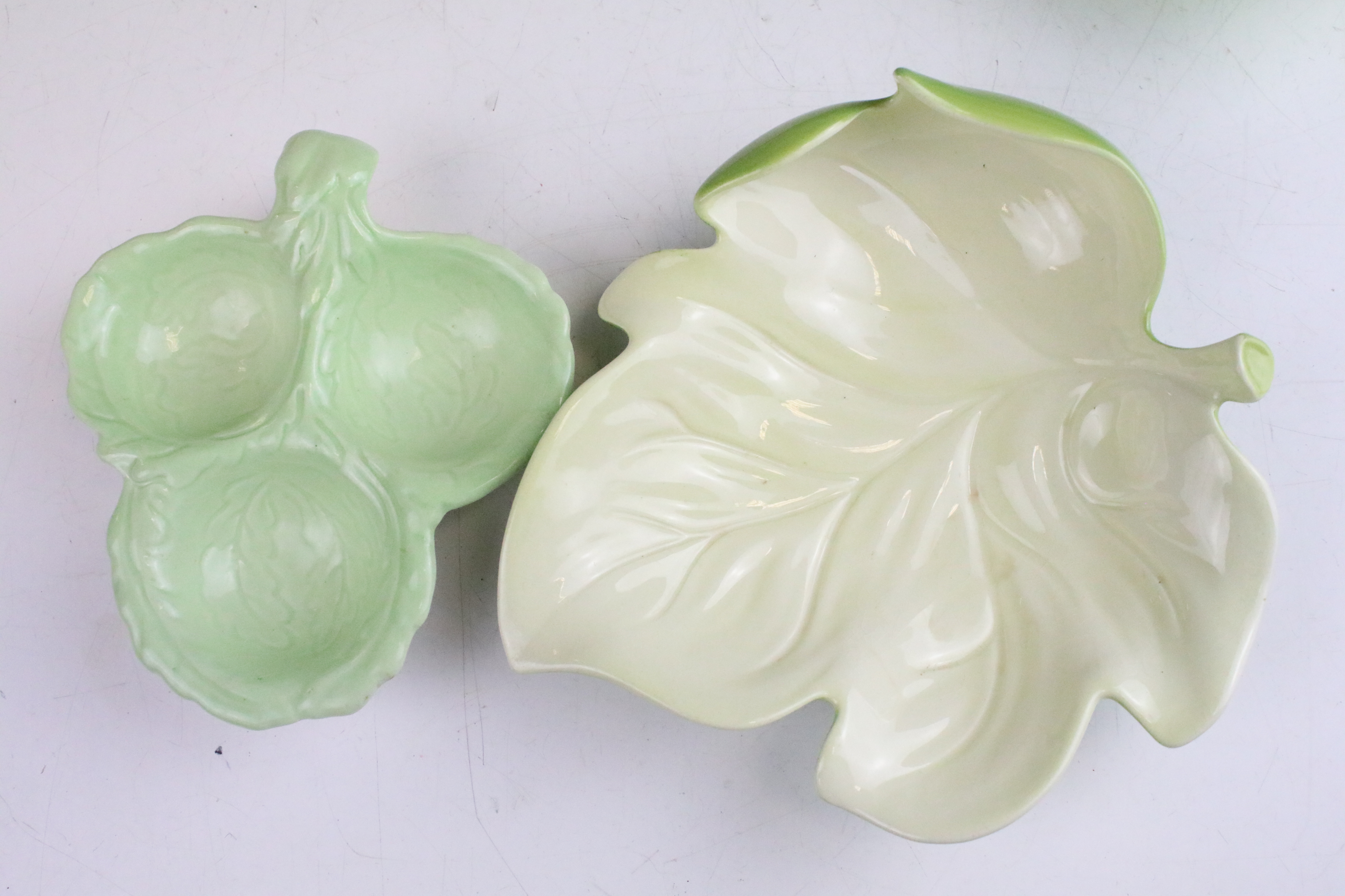 Collection of mid 20th century Carlton Ware ceramics to include Australian Design leaf dishes, - Image 20 of 26