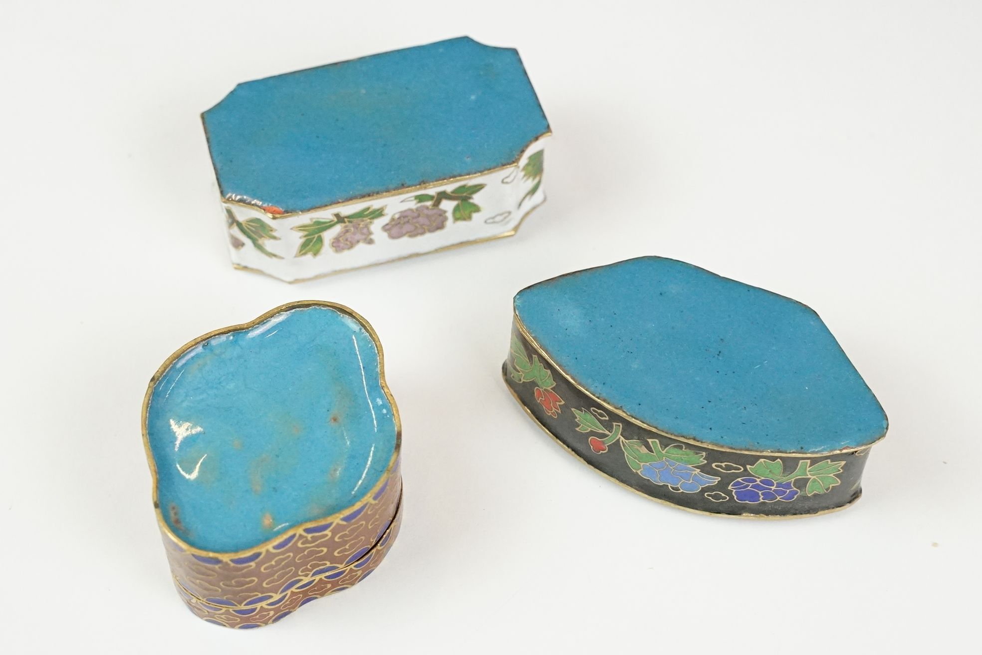 Group of Chinese collectables to include a Famille Jaune bowl with floral decoration (9.5cm - Image 11 of 11