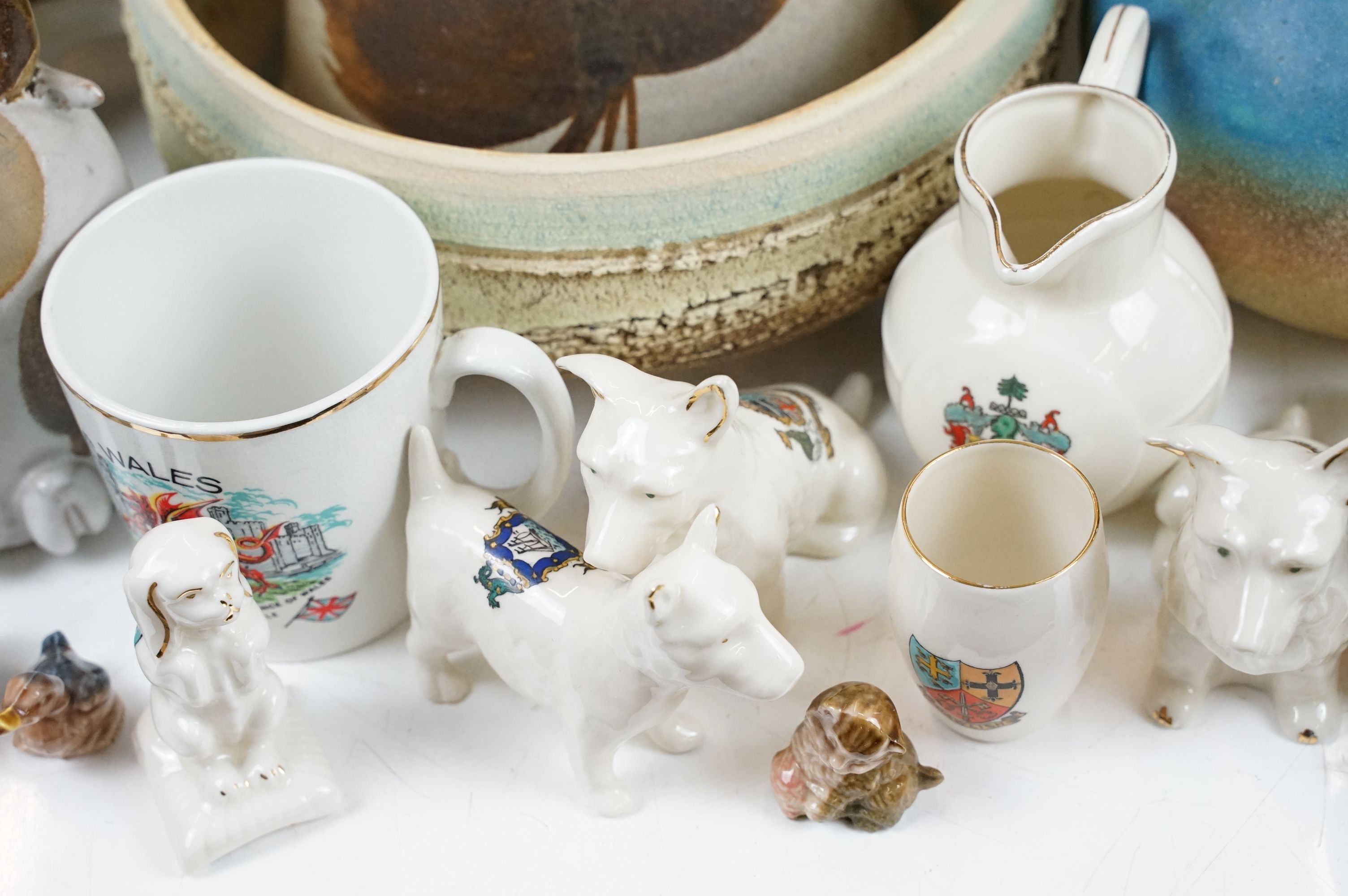 Mixed ceramics to include studio pottery, Poole Pottery, commemorative china, crested ware, etc, - Image 3 of 9