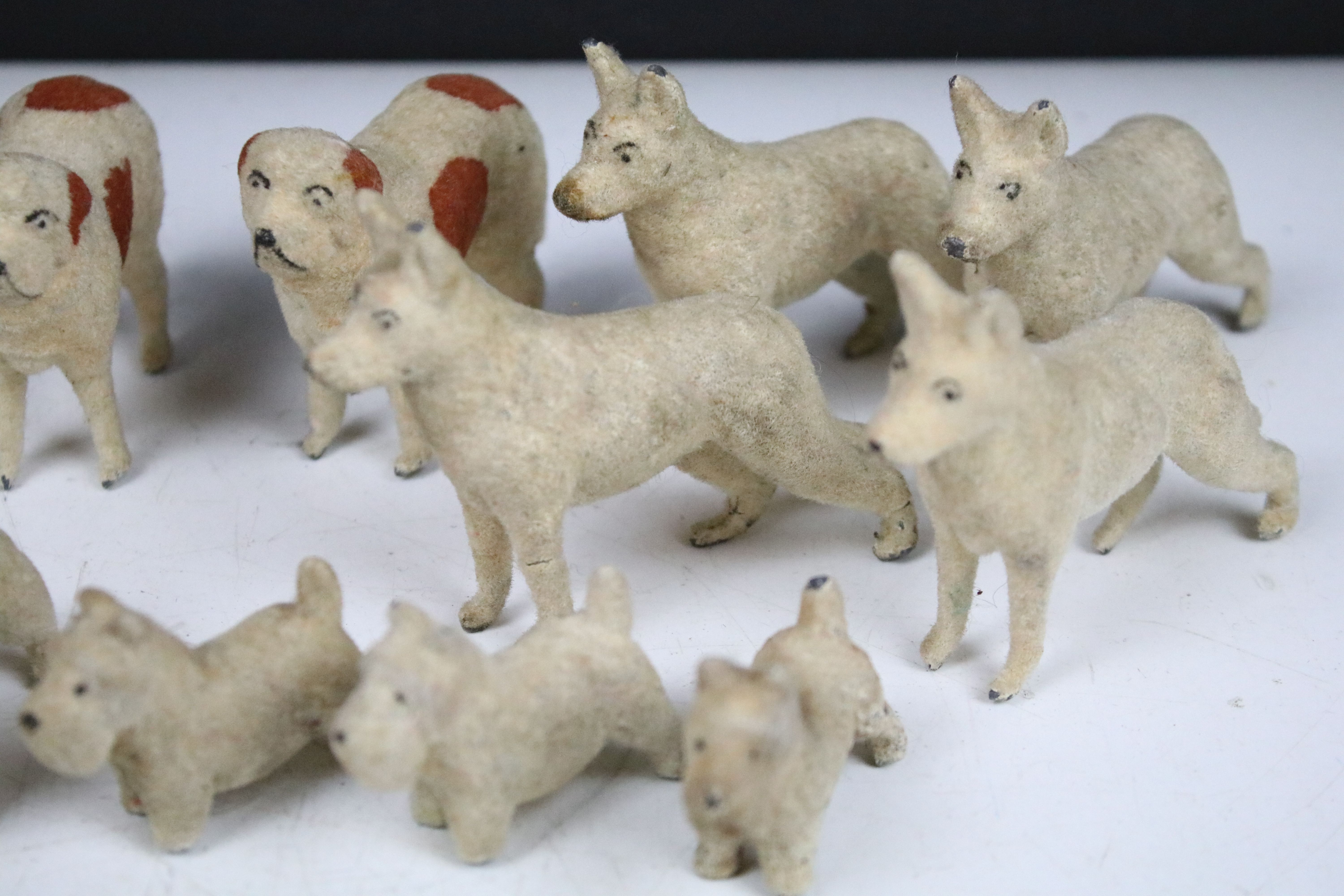 Vintage C 1940/50's Barret & Sons lead and felt covered dogs of various breeds (29 in total) - Image 7 of 8