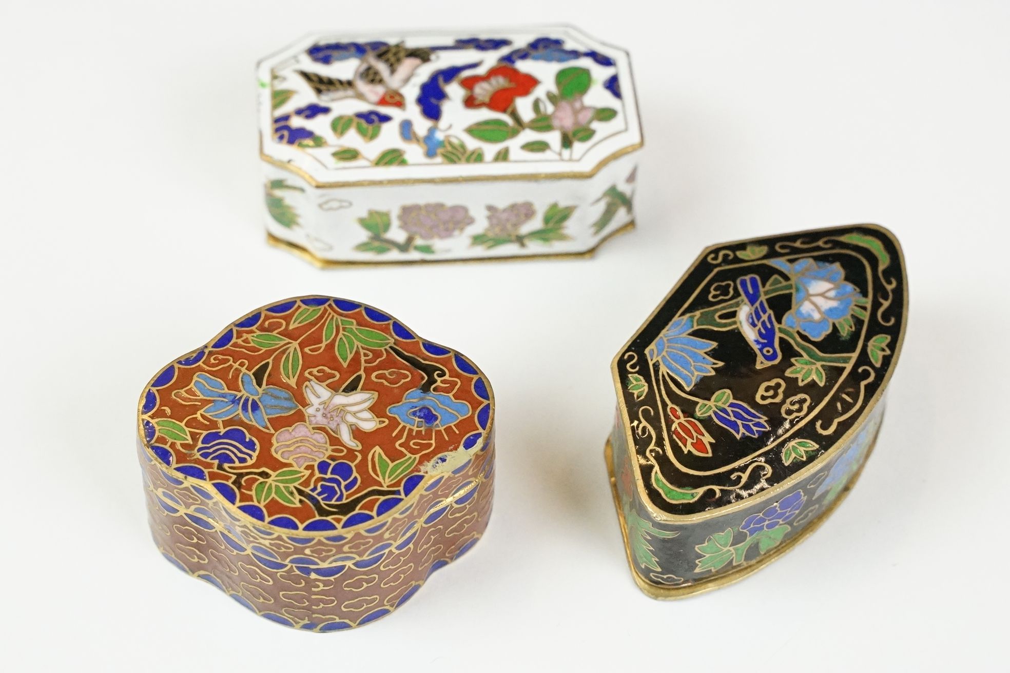 Group of Chinese collectables to include a Famille Jaune bowl with floral decoration (9.5cm - Image 9 of 11