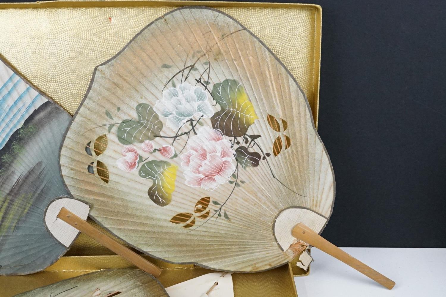 19th Century Victorian japanese boat game consisting of paper fans, with miniature sailing boats. - Image 6 of 8