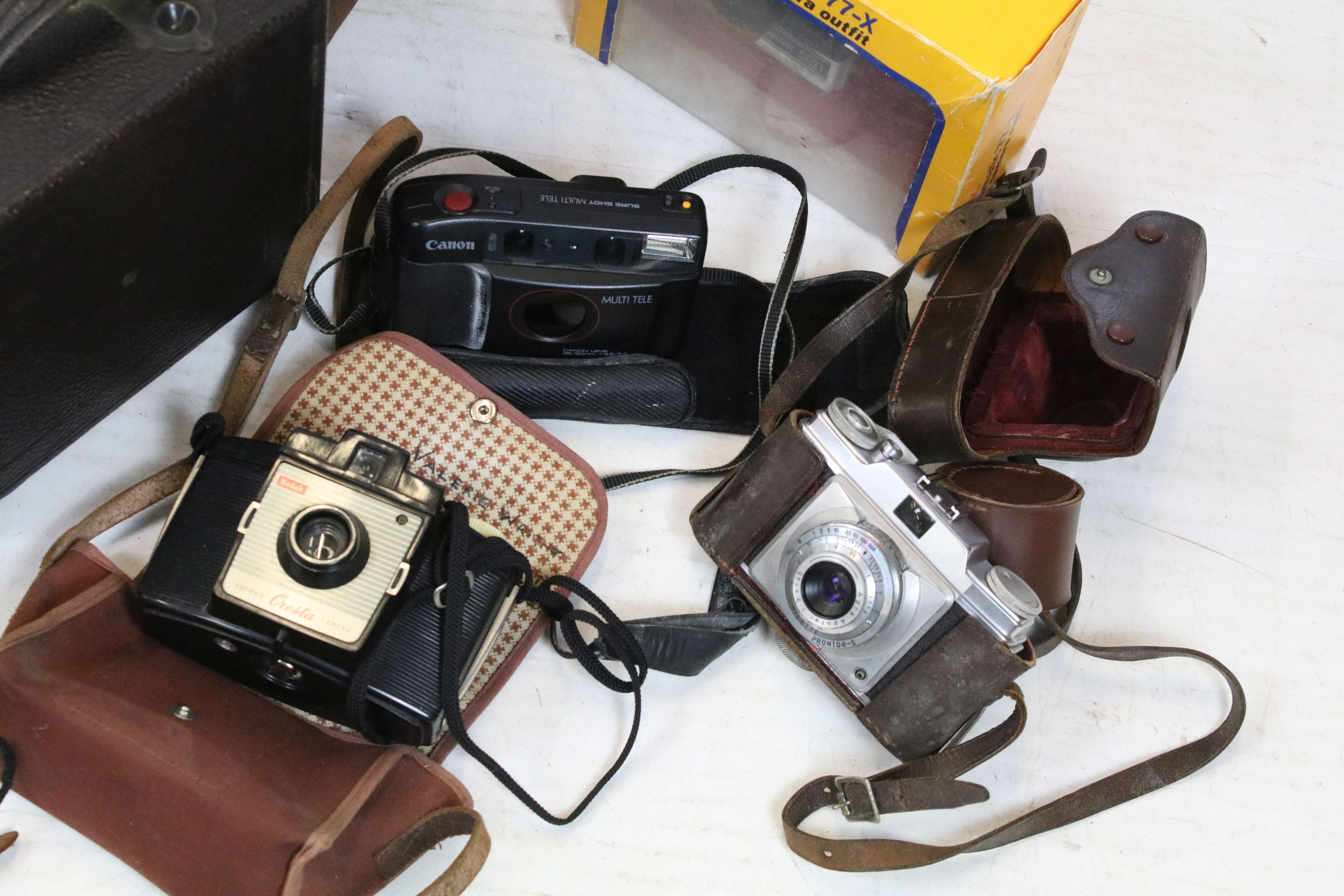 A collection of cameras to include two plate / large format examples, featuring Royalty Cameras - - Image 3 of 9