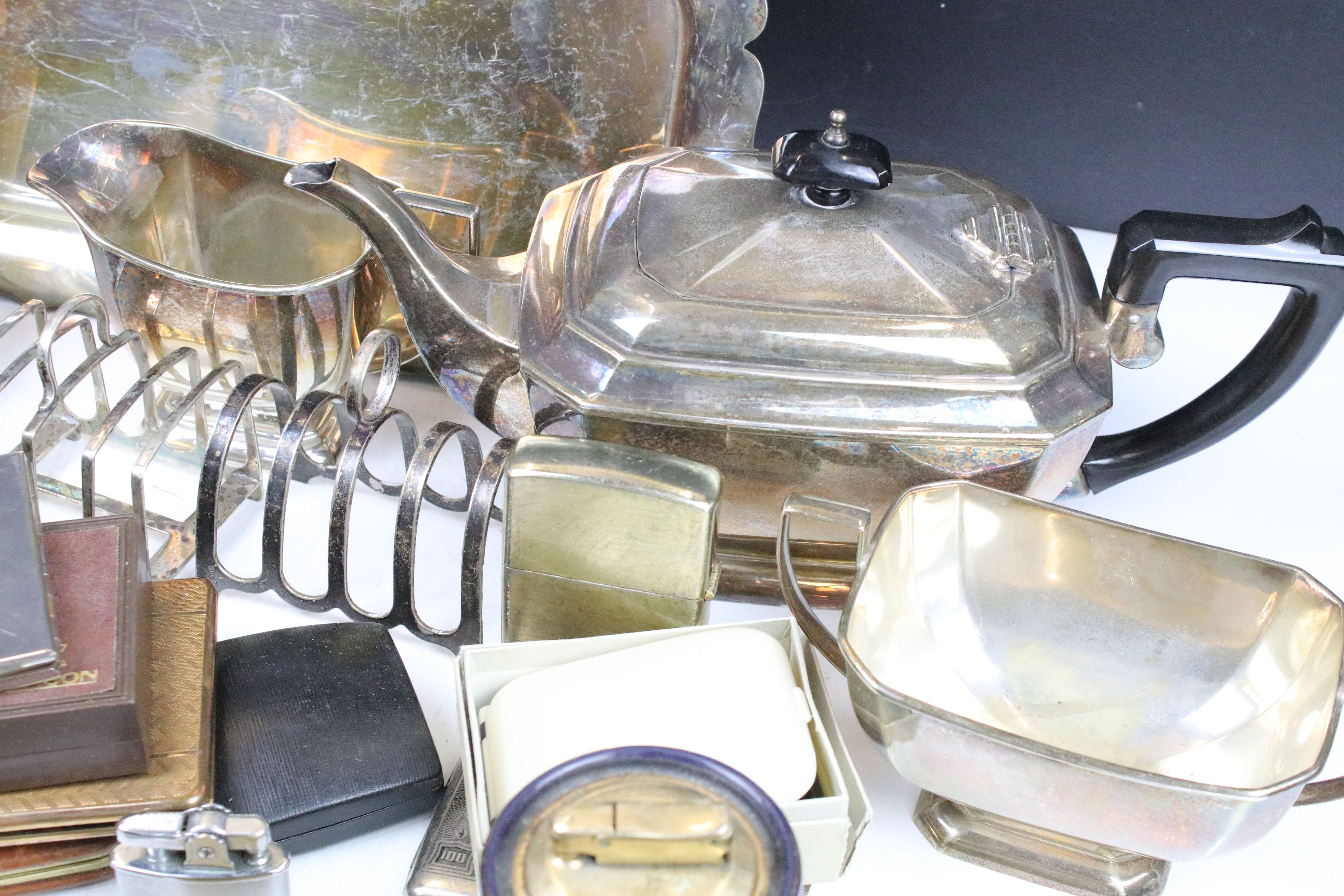 Mixed collectables to include a silver toast rack, lighters (featuring Ronson), cigarette cases / - Image 9 of 14