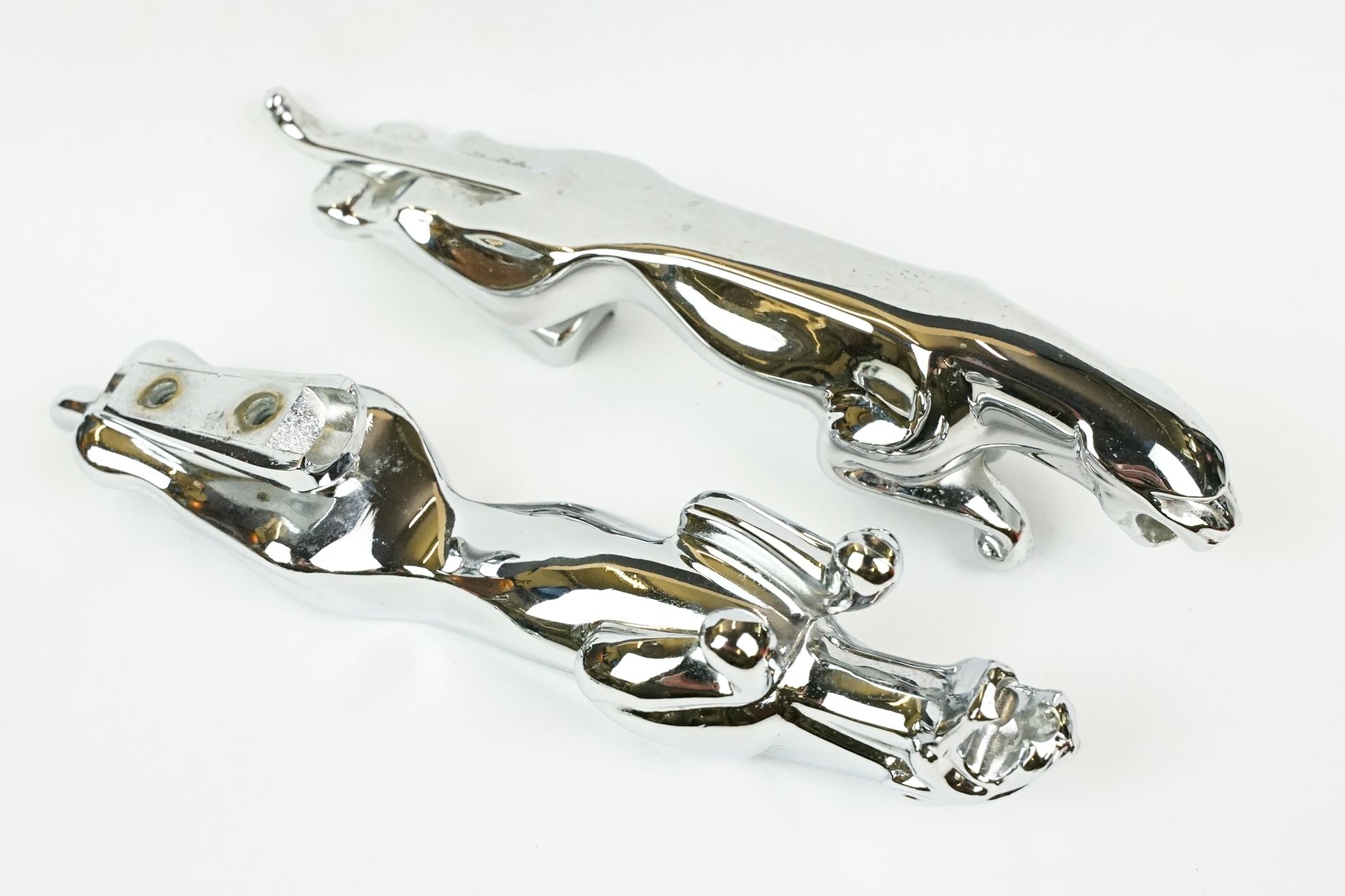 Two chrome jaguar car mascots, together with two miniature chrome jaguars and a black resin - Image 4 of 5