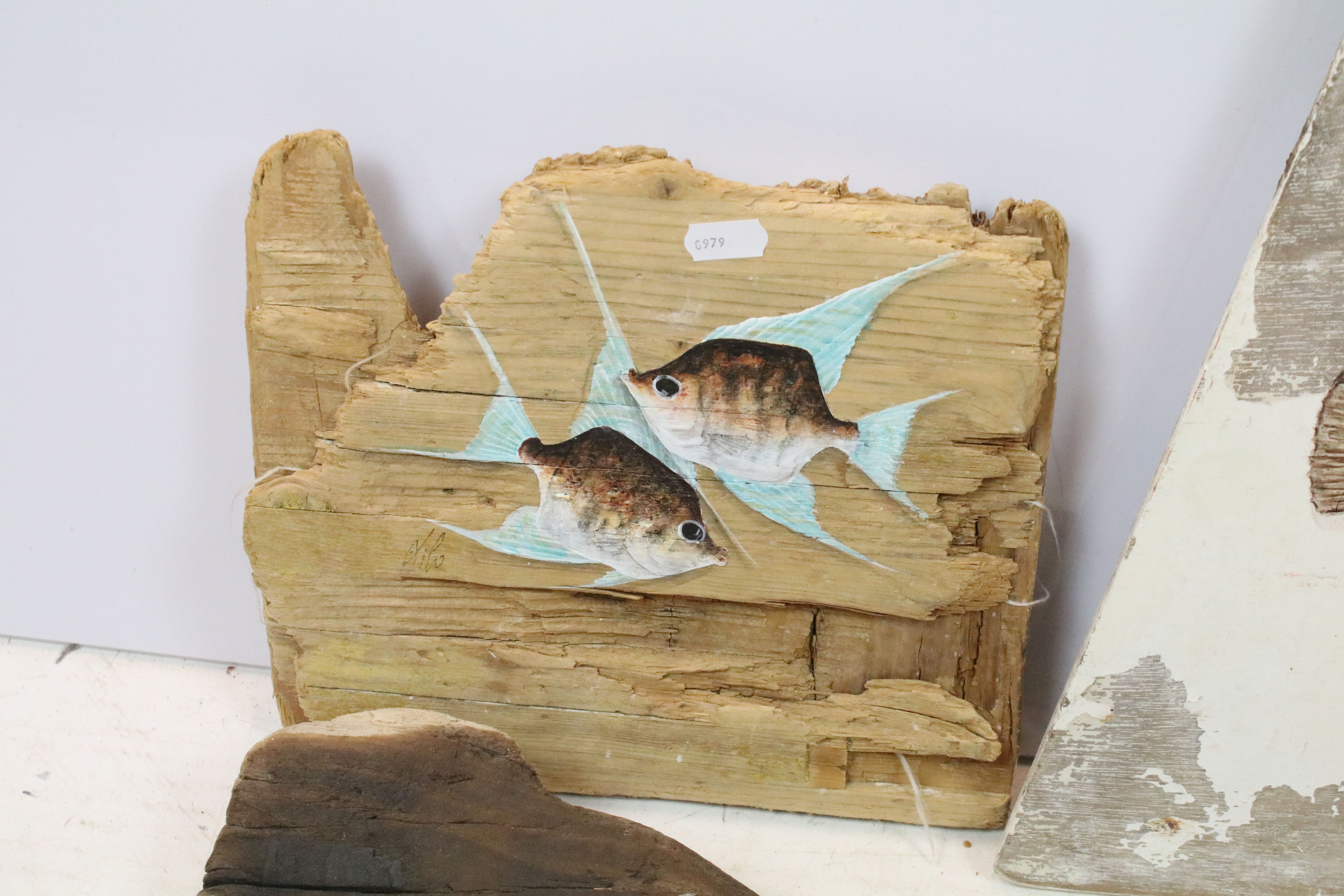 Five oil paintings of fish on wood, to include a painting of a trout on driftwood (driftwood - Image 5 of 5