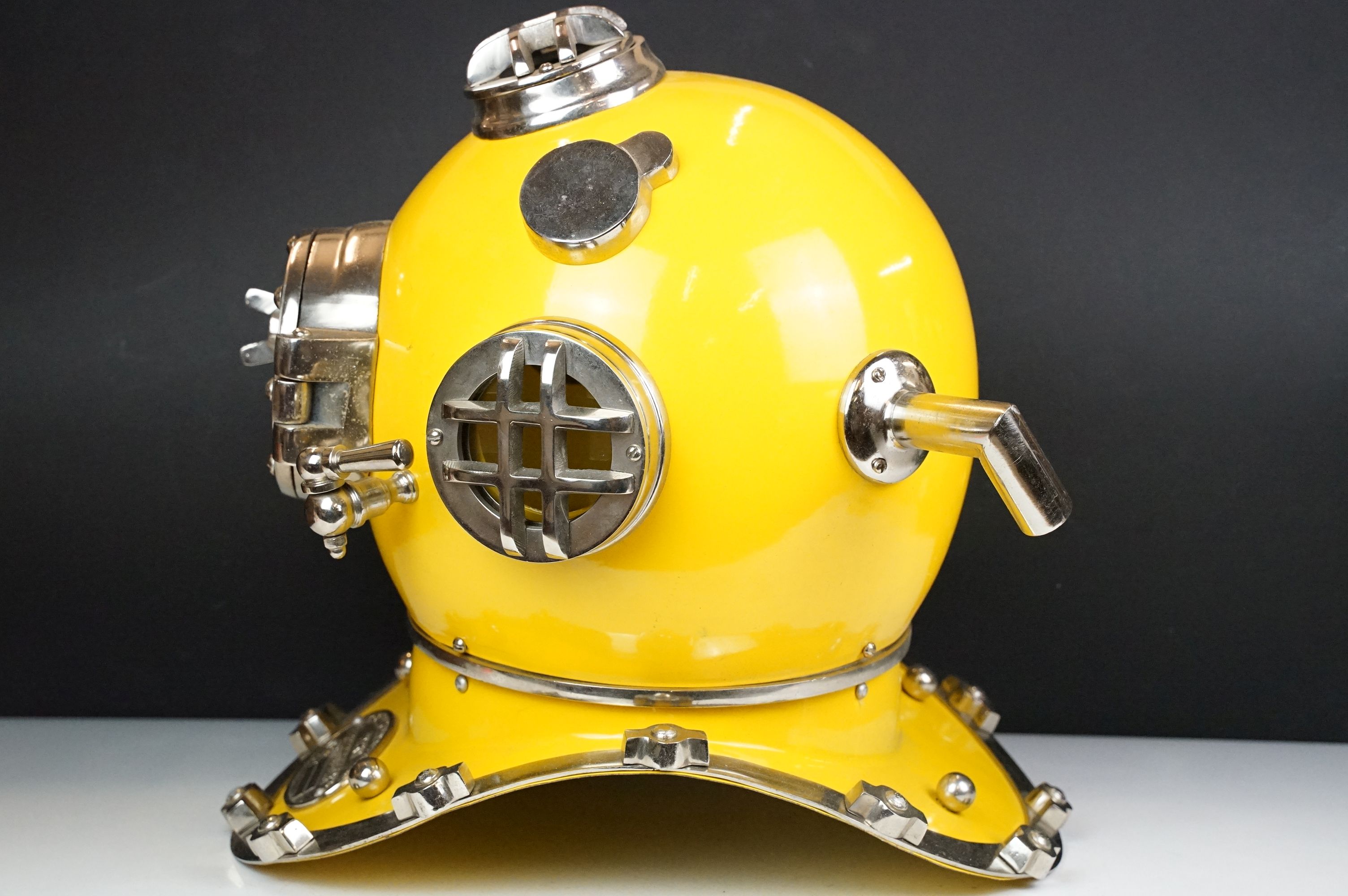 Reproduction US Navy Diving Helmet, for decorative purposes, bright yellow finish, plaque to front - Image 5 of 13