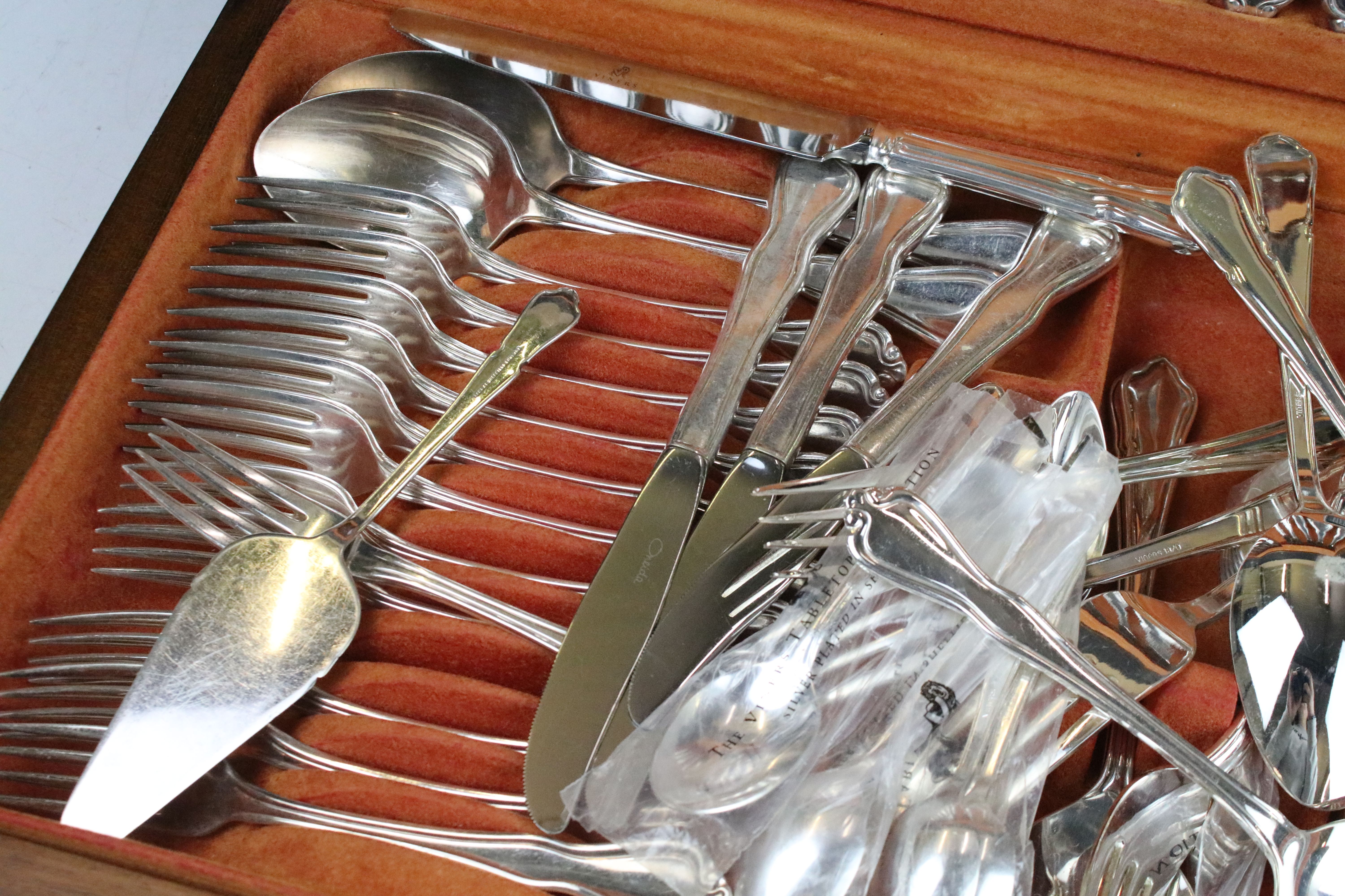 Oneida 'Flexfit' canteen of silver plated cutlery, together with a silver plated fish serving - Image 4 of 11