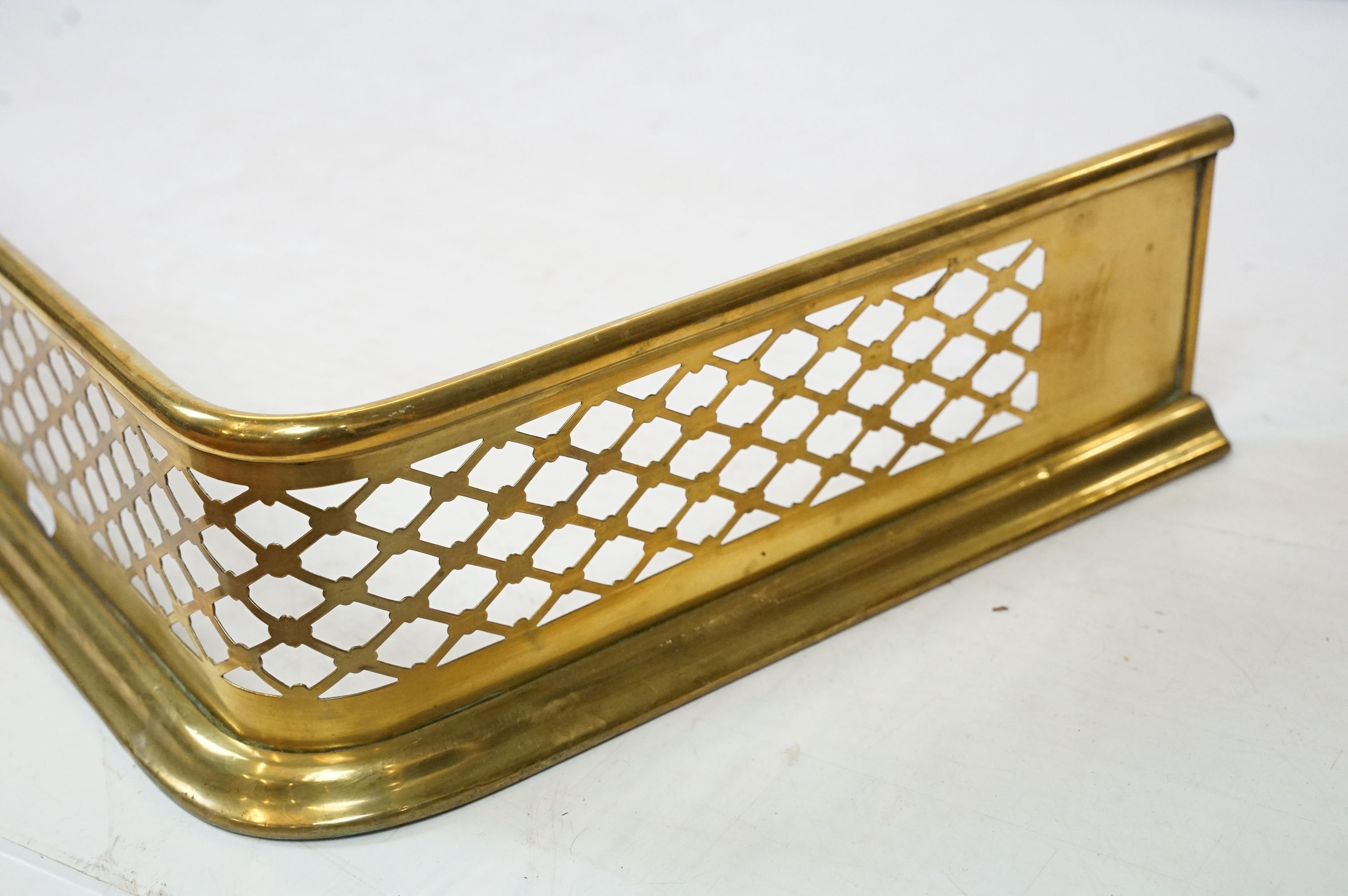 Early 20th century pierced brass fire fender, 13cm high x 140cm wide x 40cm deep - Image 2 of 6