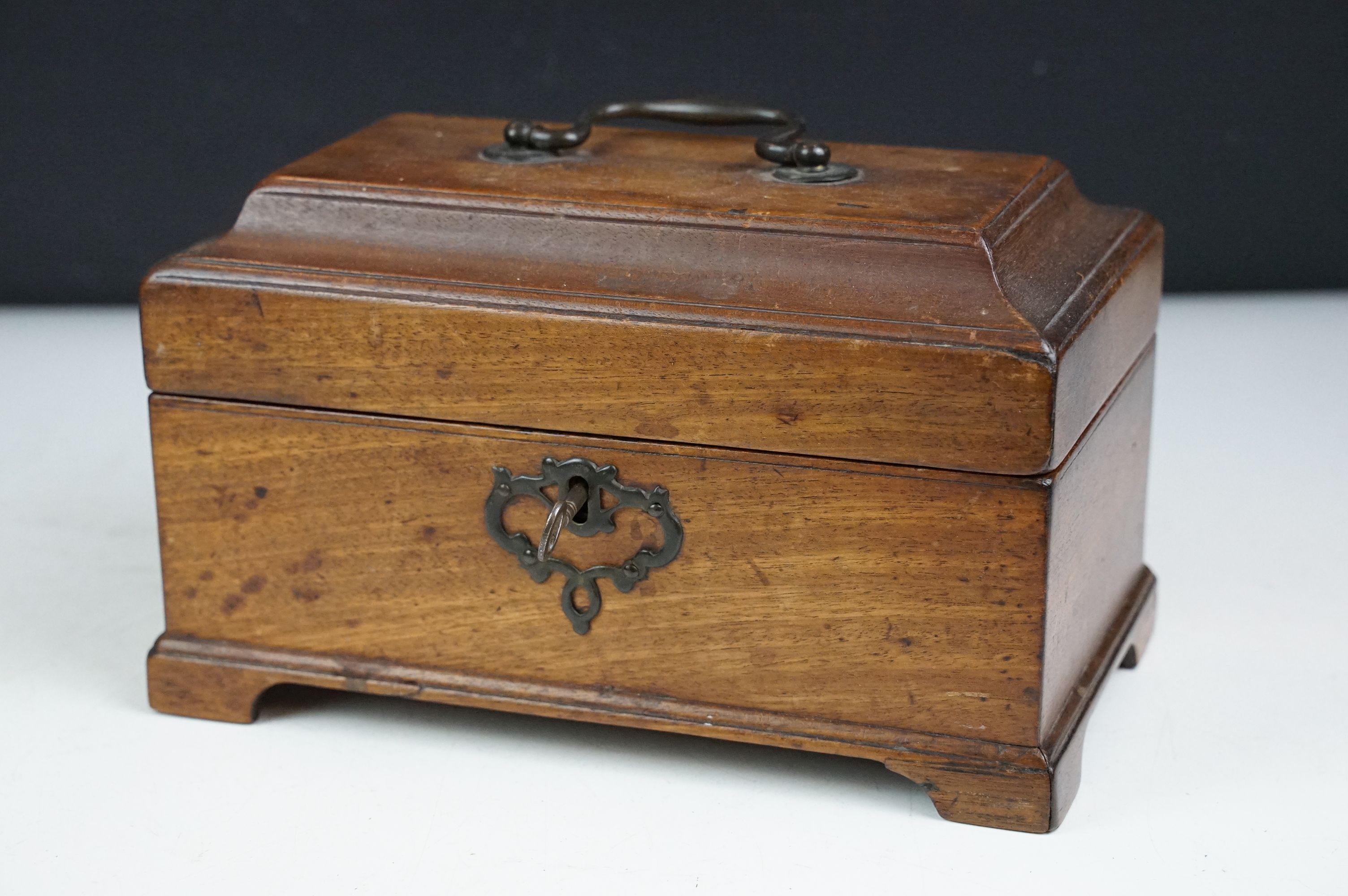 George III mahogany tea caddy with a fitted interior, approx 23cm wide