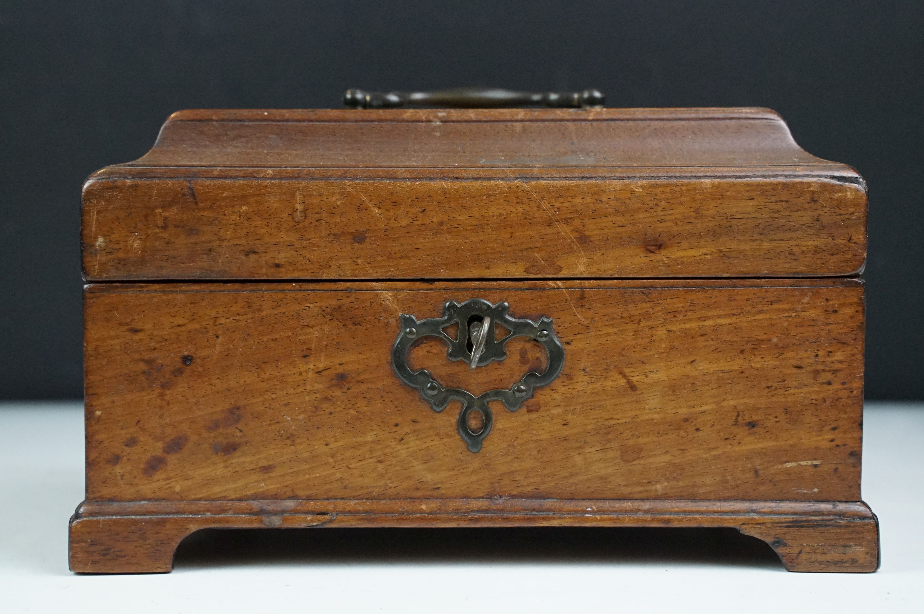 George III mahogany tea caddy with a fitted interior, approx 23cm wide - Image 3 of 7