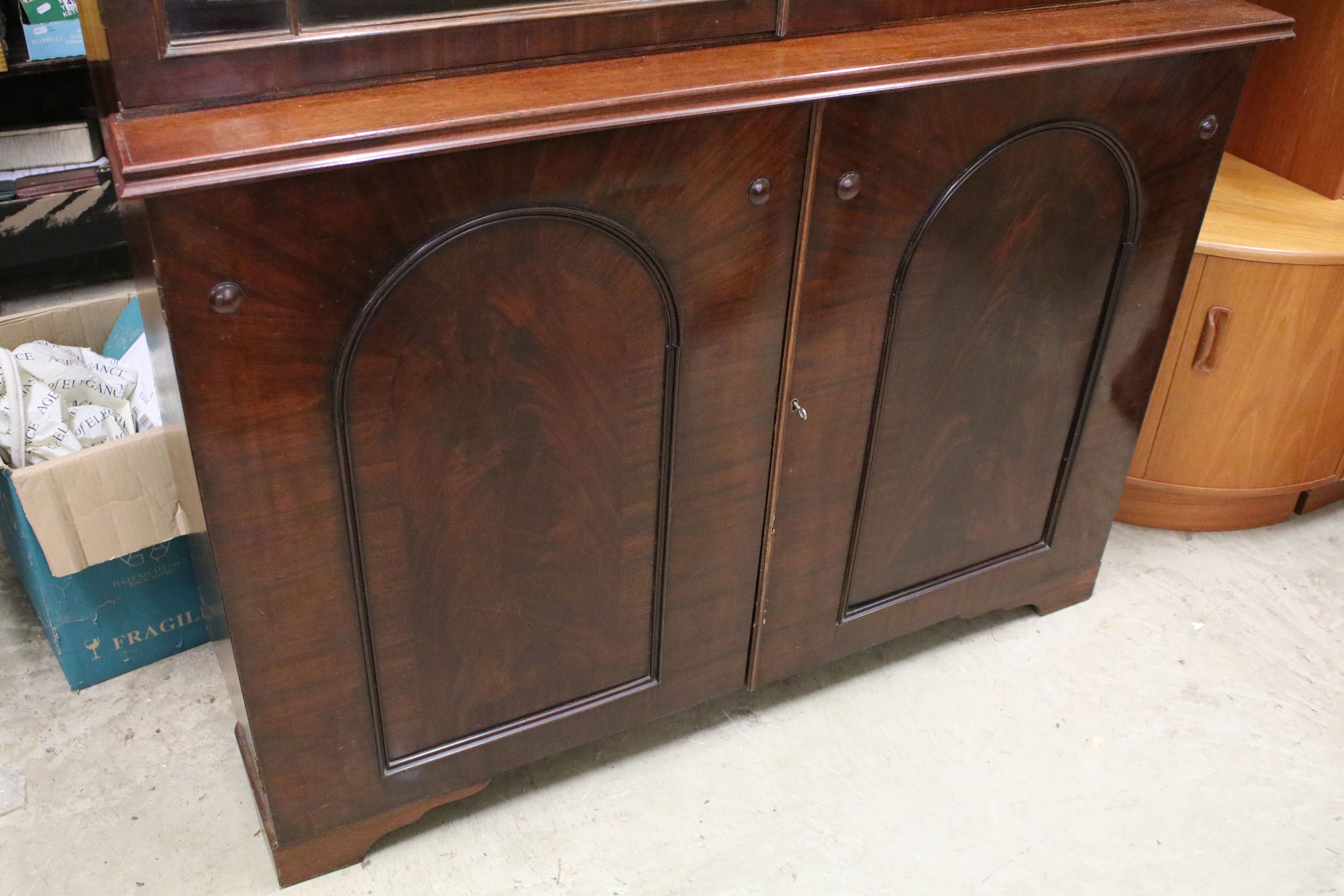 Early 20th century mahogany breakfront bookcase, the upper section with dentil moulding above - Image 6 of 12