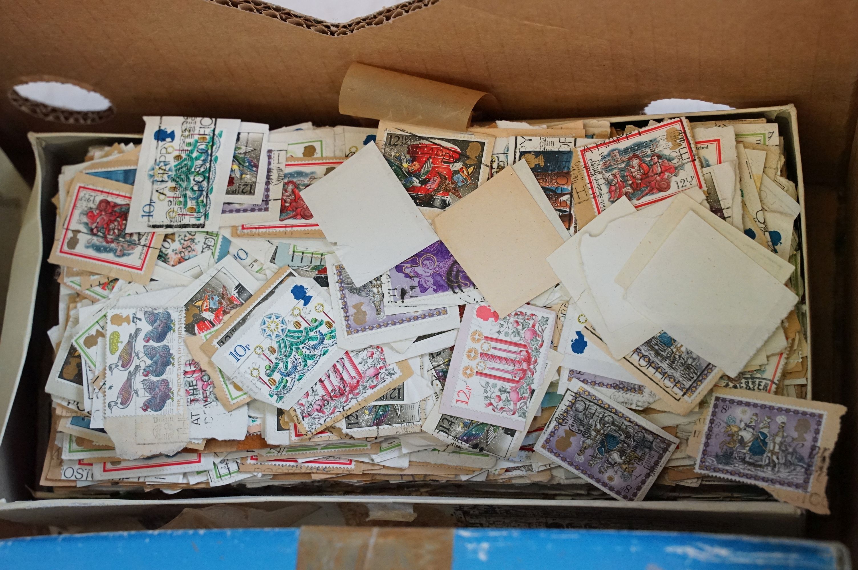 Collection of British, Commonwealth & world stamps contained within albums and loose - Image 10 of 12