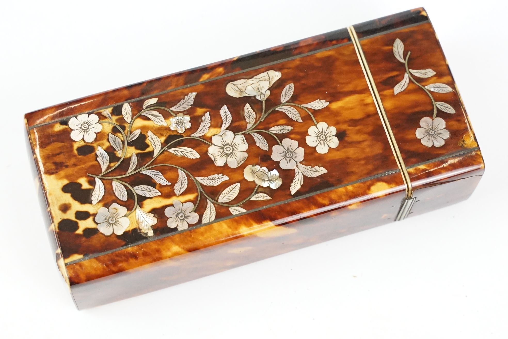 An early 20th century tortoiseshell spectacle case with mother of pearl floral decoration. - Image 3 of 6