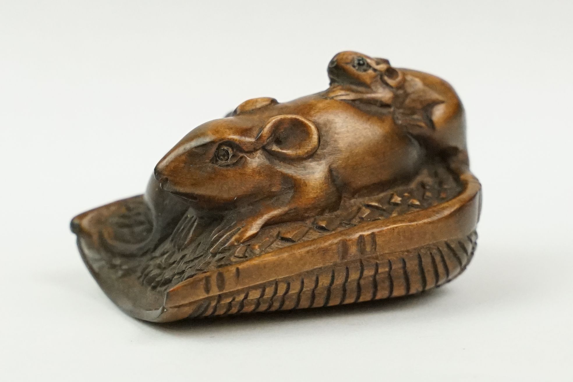 Netsuke with rat and babbies, signed - Image 2 of 5