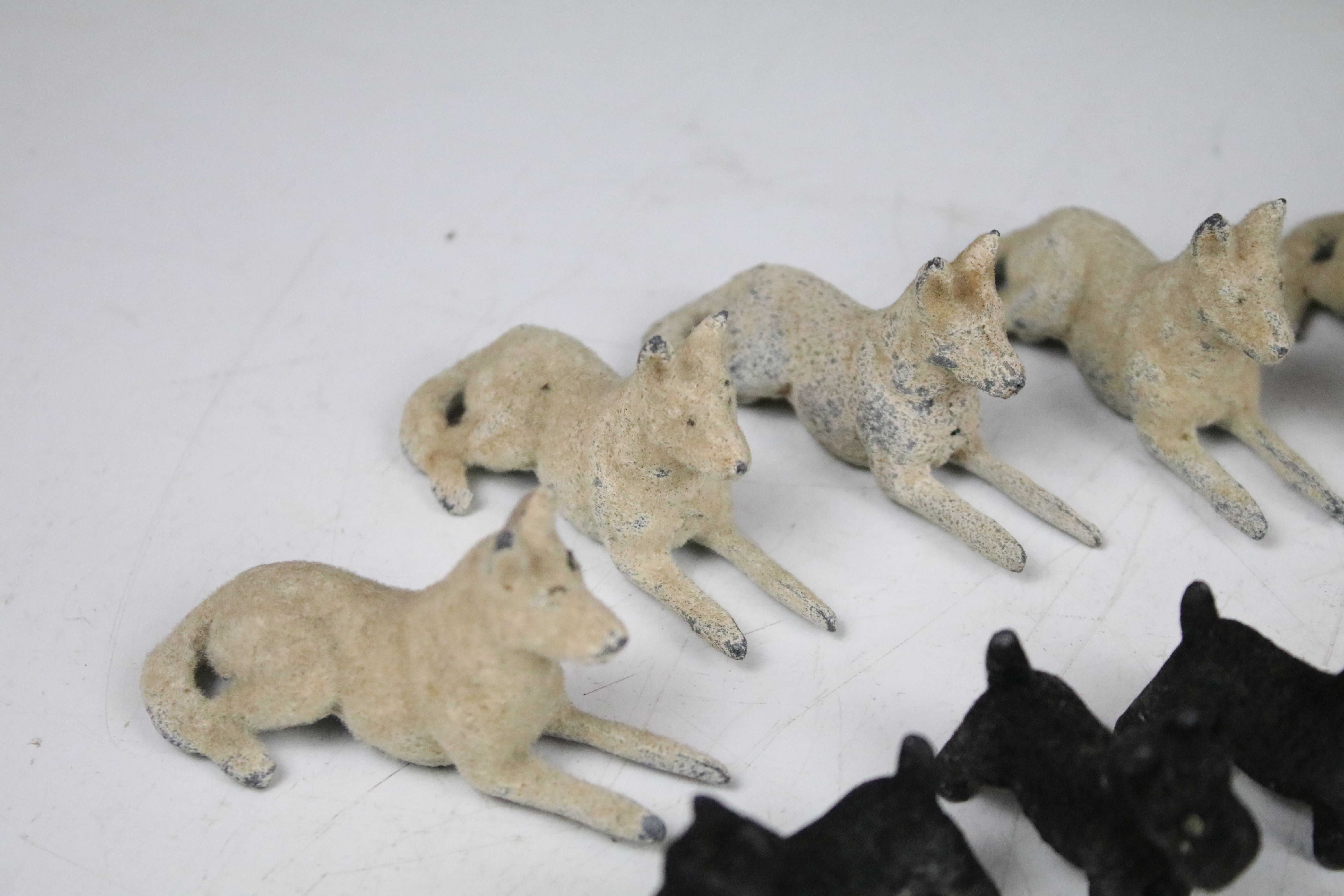 Vintage C 1940/50's Barret & Sons lead and felt covered dogs of various breeds (29 in total) - Image 5 of 8