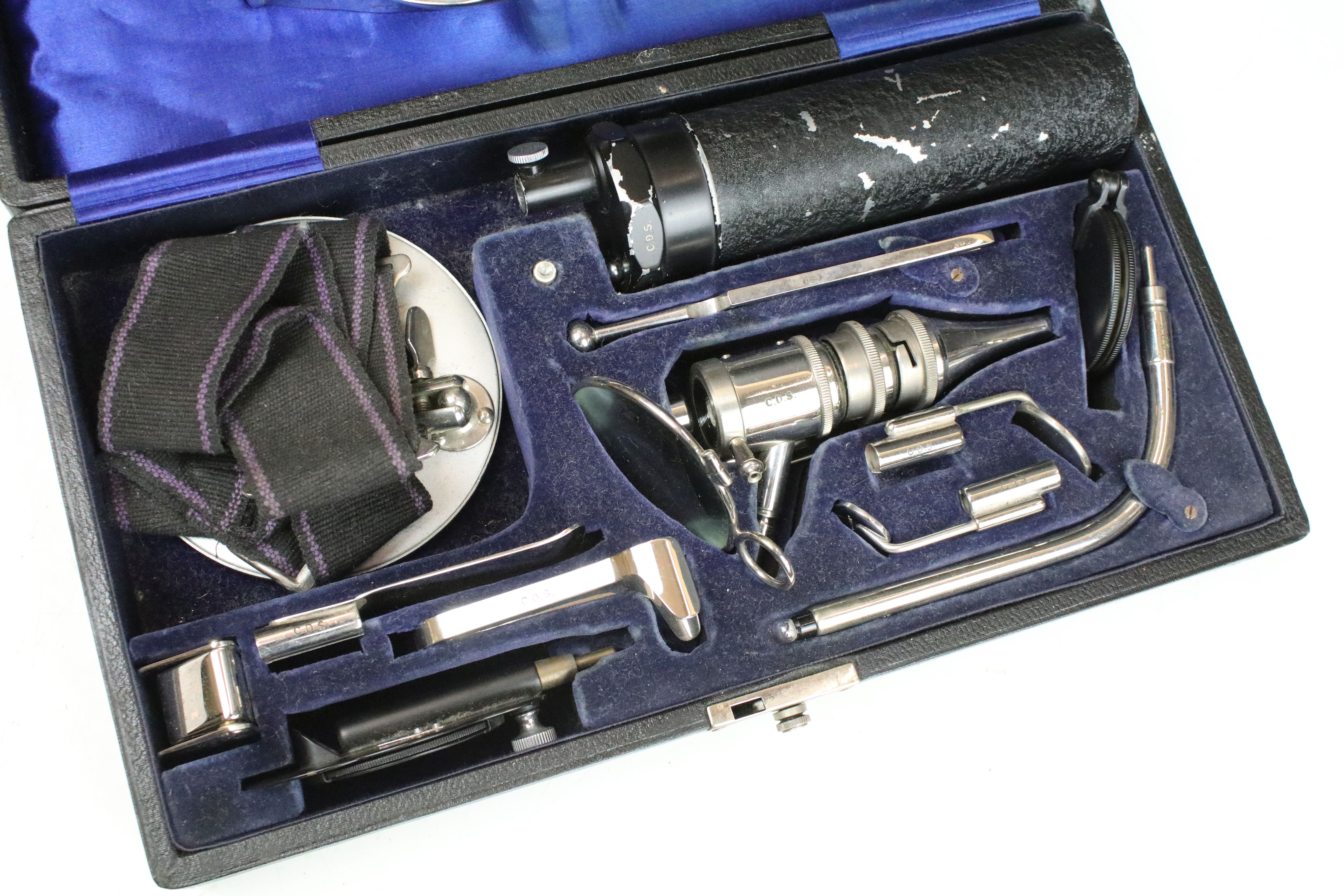 A cased Otoscope / ear inspection tool together with associated accessories. - Image 4 of 10