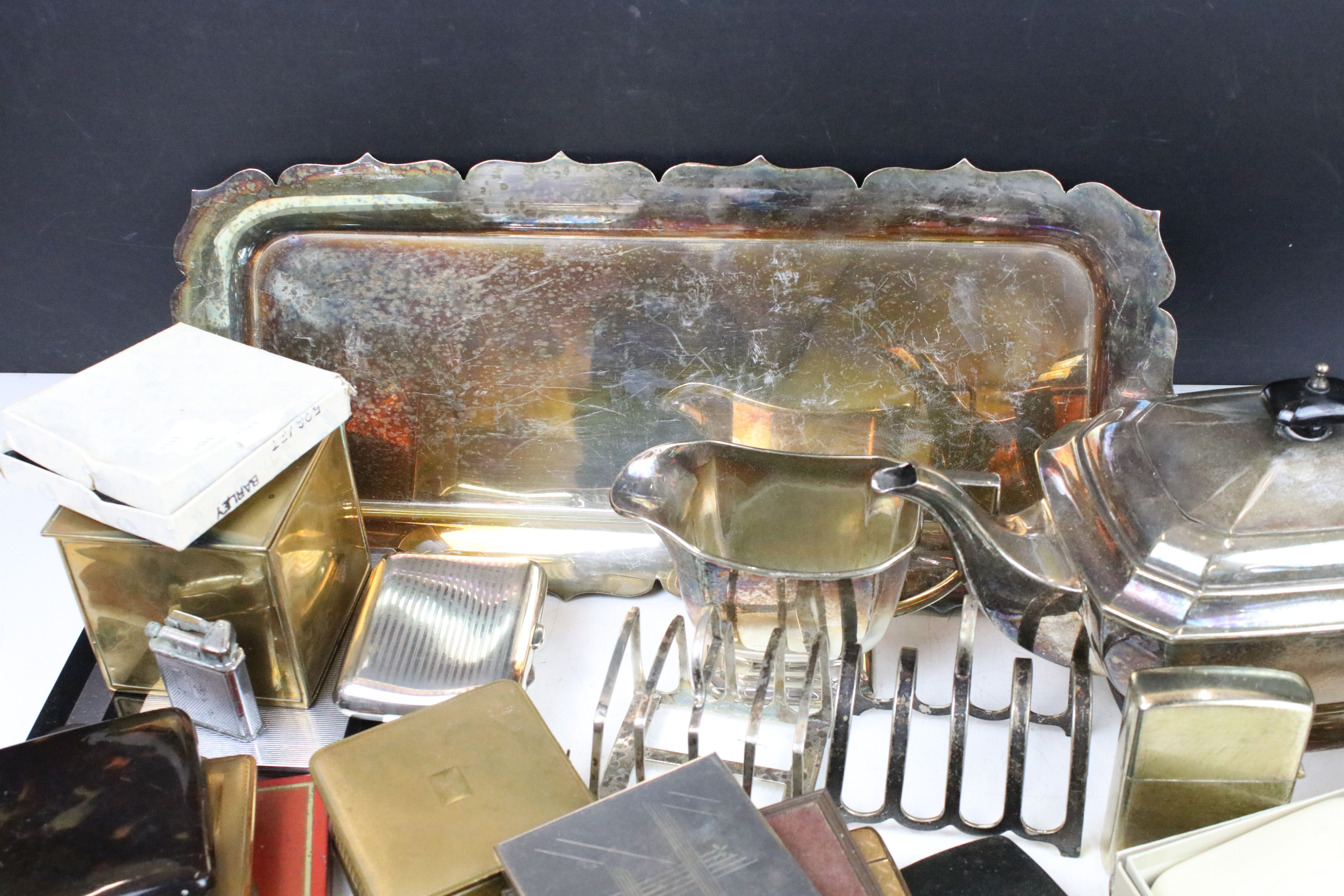 Mixed collectables to include a silver toast rack, lighters (featuring Ronson), cigarette cases / - Image 10 of 14