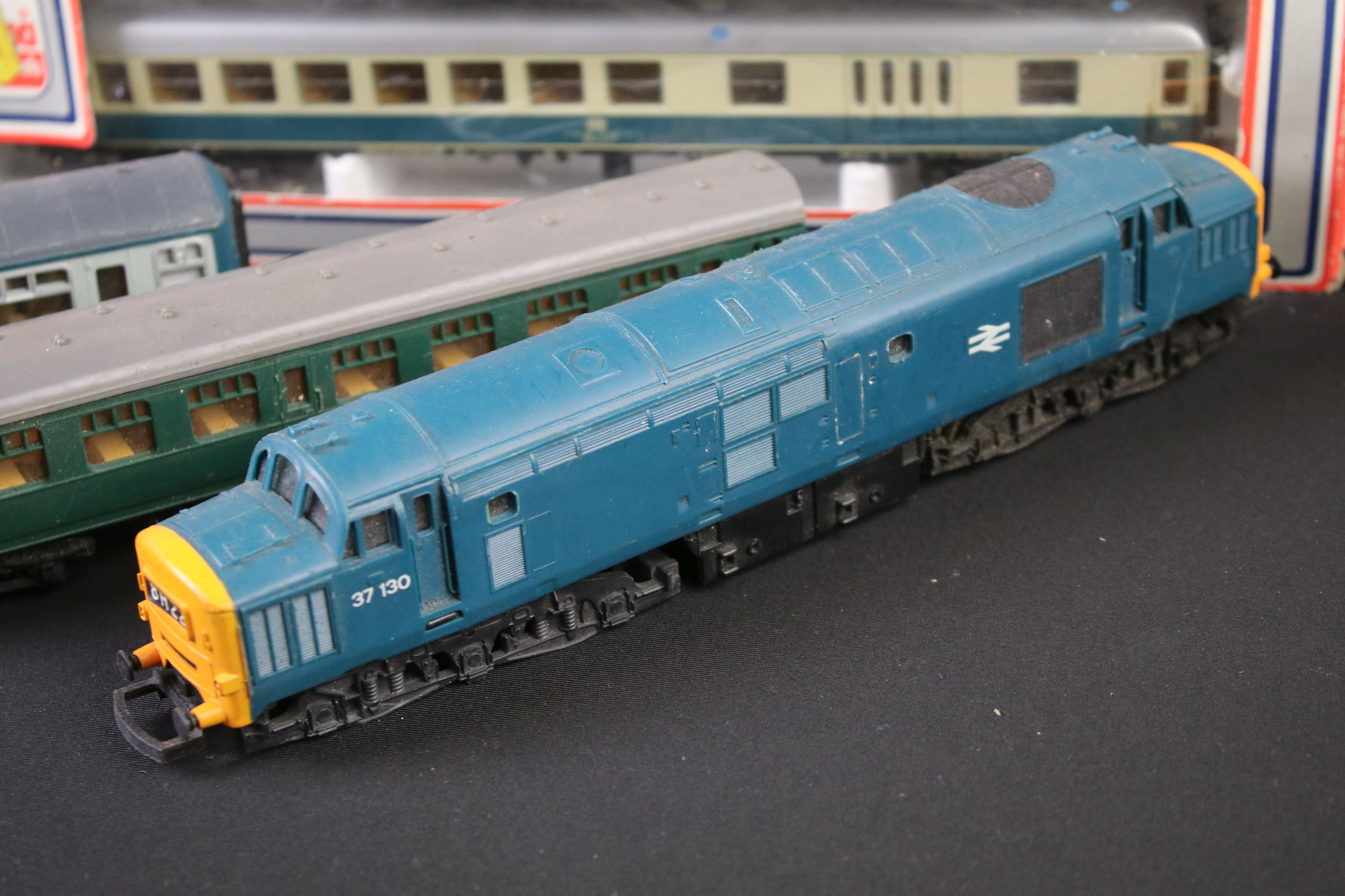 Quantity of OO gauge model railway to include 4 x boxed Lima items of rolling stock, 7 x locomotives - Image 13 of 21