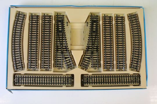 Two boxed model rail sets to include Hornby Dublo Set 2024 2-8-0 Express Goods Train, complete - Image 3 of 7