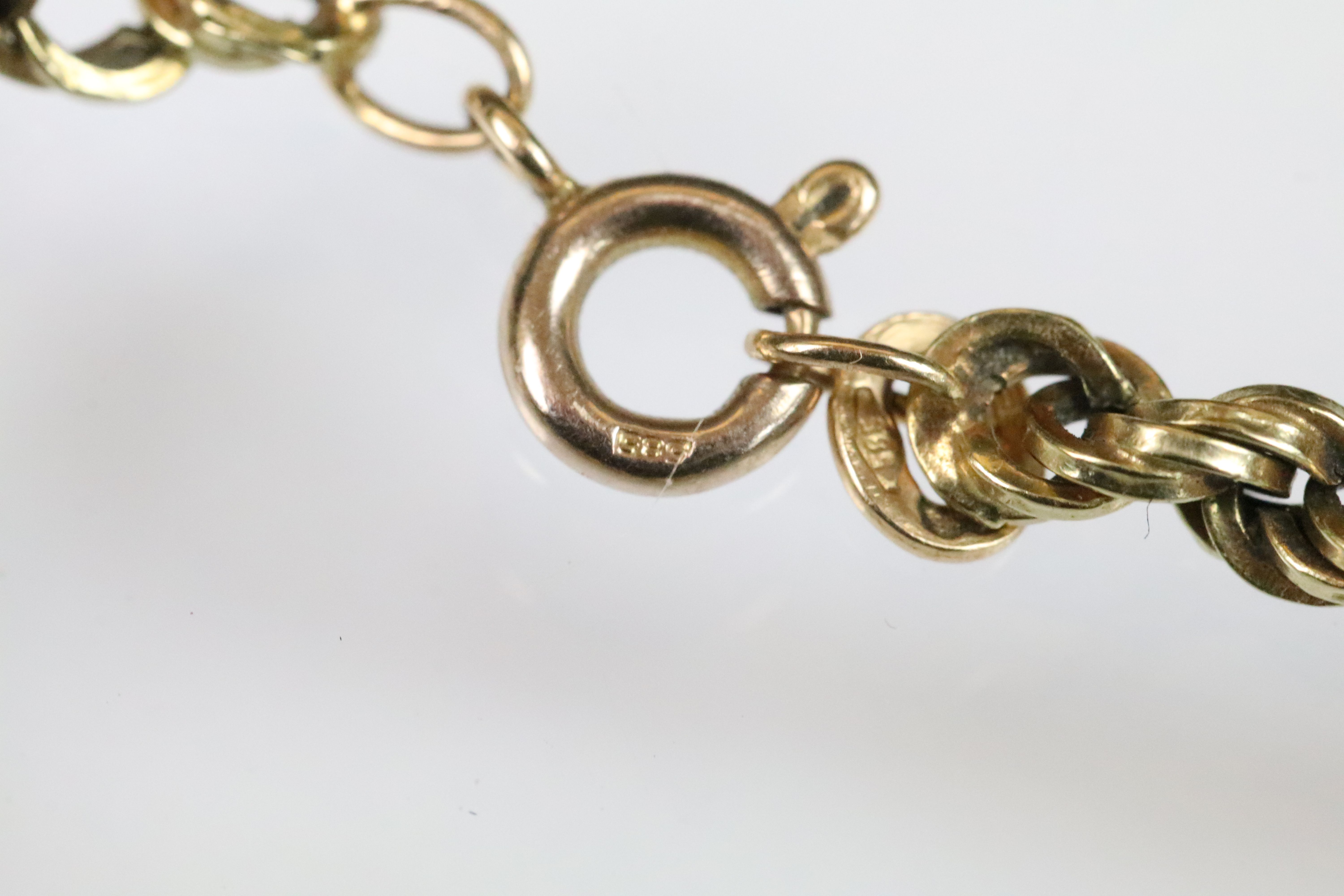 14ct gold rope twist chain bracelet with a spring ring clasp. Marked 585. Measures 7 inches. - Image 4 of 5