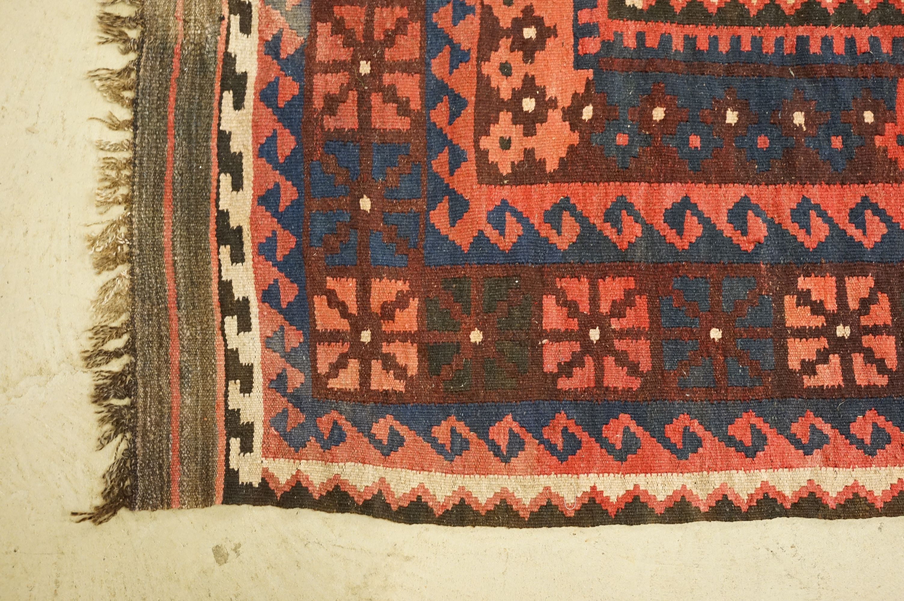 Red ground kilim wool rug with geometric motifs within a wide border, 275cm x 189cm - Image 6 of 7