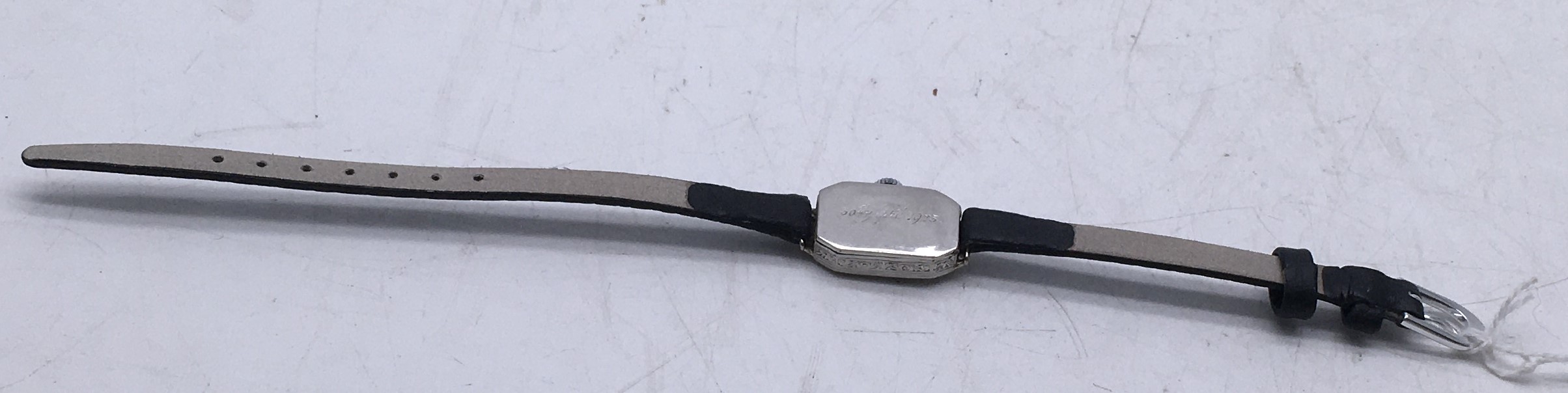 Art Deco platinum and diamond Ladies cocktail watch, dated April 1923 on a leather strap in - Bild 2 aus 3